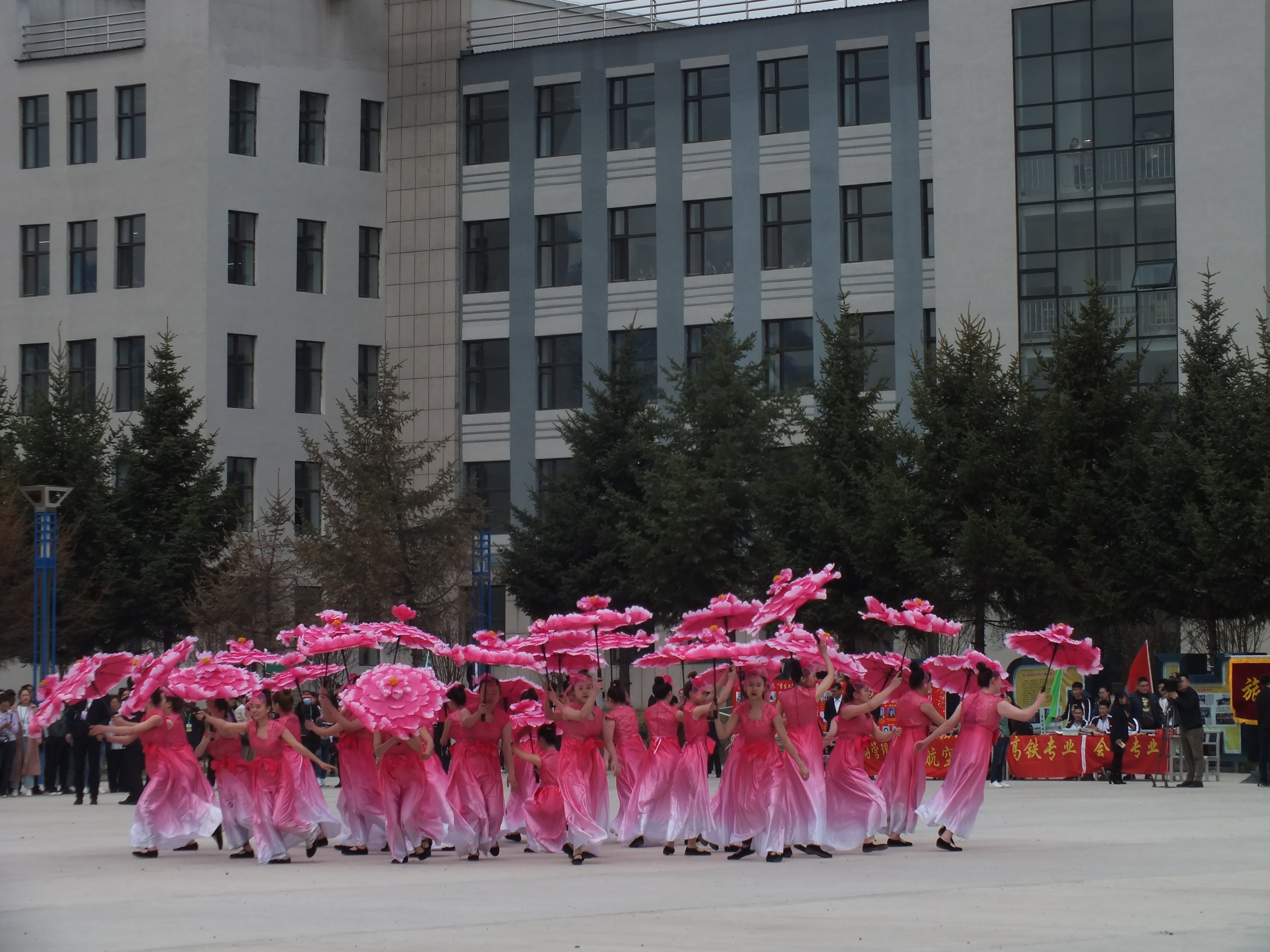 伊春職業(yè)學(xué)院2019年職業(yè)教育活動(dòng)周首屆“校園開放日”隆重開幕