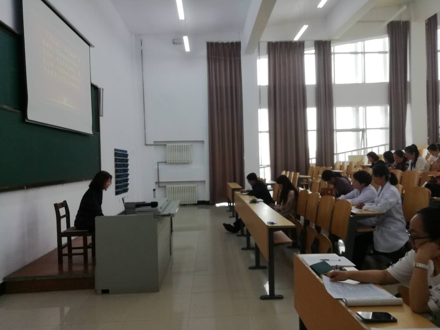 醫(yī)學(xué)技術(shù)學(xué)院“教育報(bào)國守初心，立德樹人擔(dān)使命”主題黨課