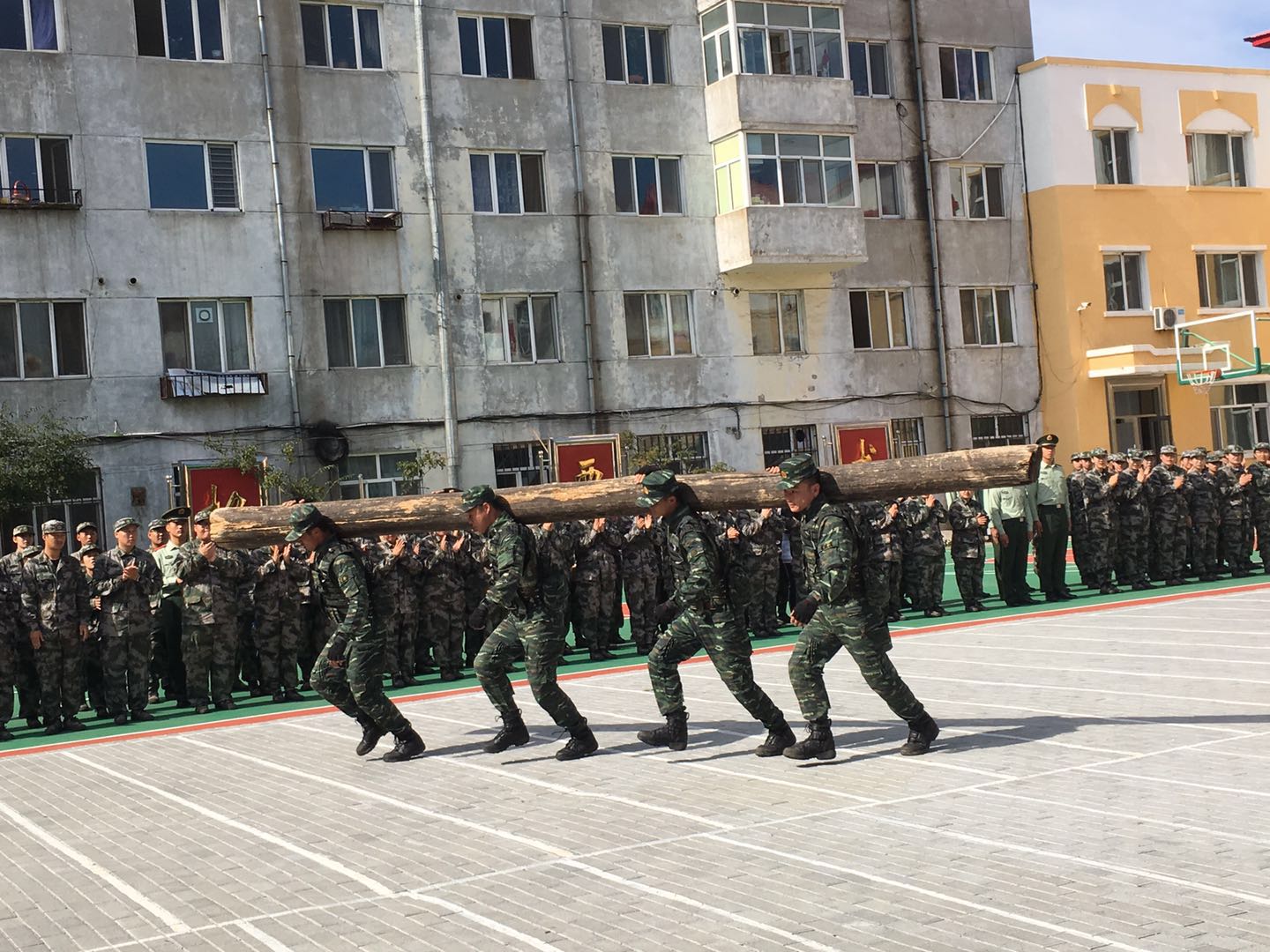 全民國防教育日_我校學(xué)子走進(jìn)軍營接受國防教育