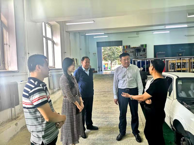 黨委書記麻昌杰同志深入教學(xué)一線實(shí)地調(diào)研