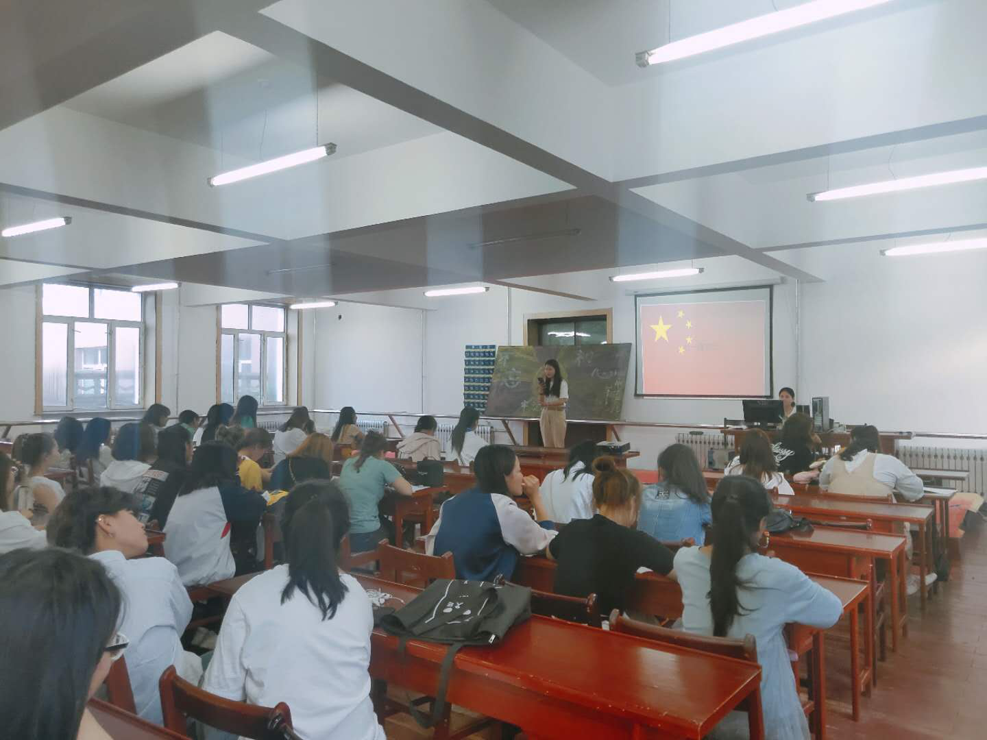 校團委組織各學(xué)院團總支開展“不忘初心，牢記使命”慶祝中國共產(chǎn)黨成立98周年主題團日活動