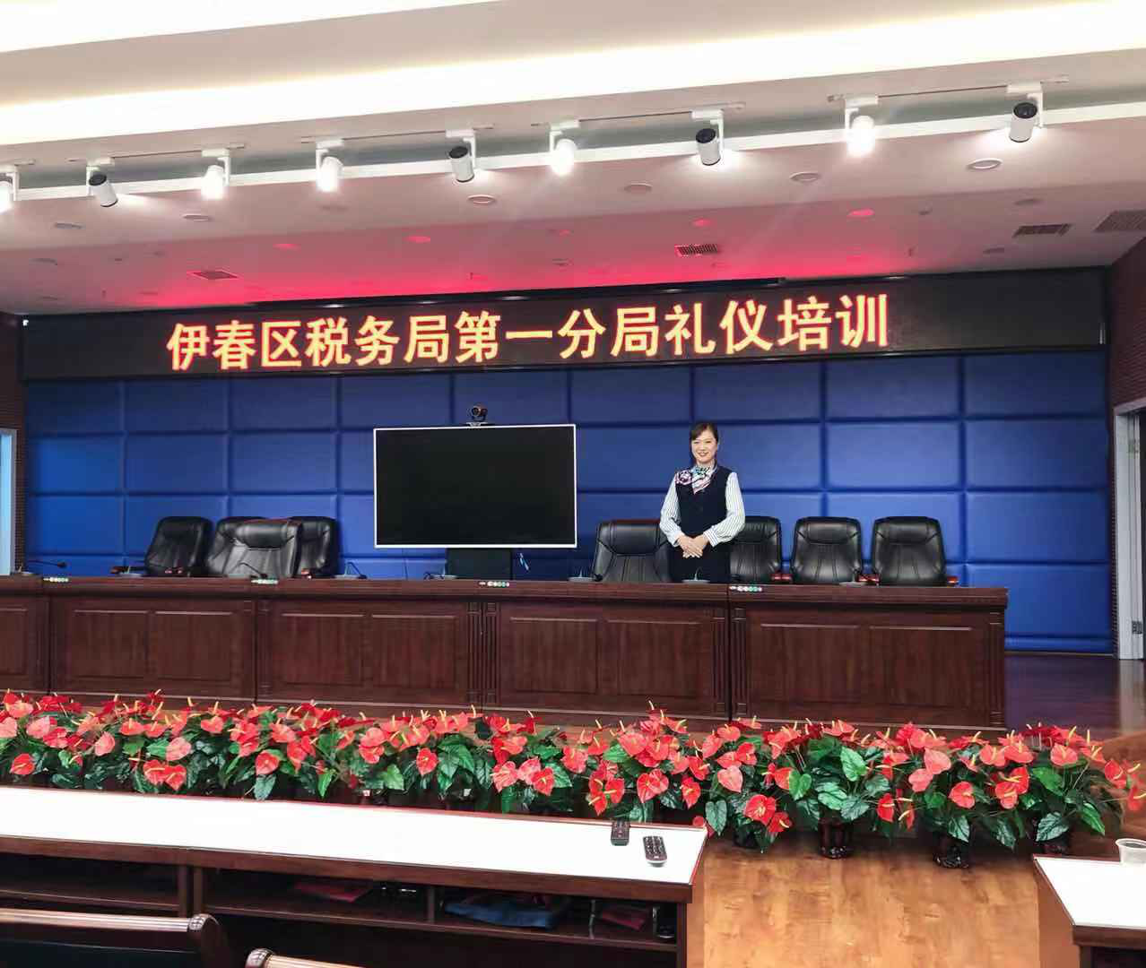 我院禮儀教師為銀行、稅務等窗口單位進行禮儀培訓