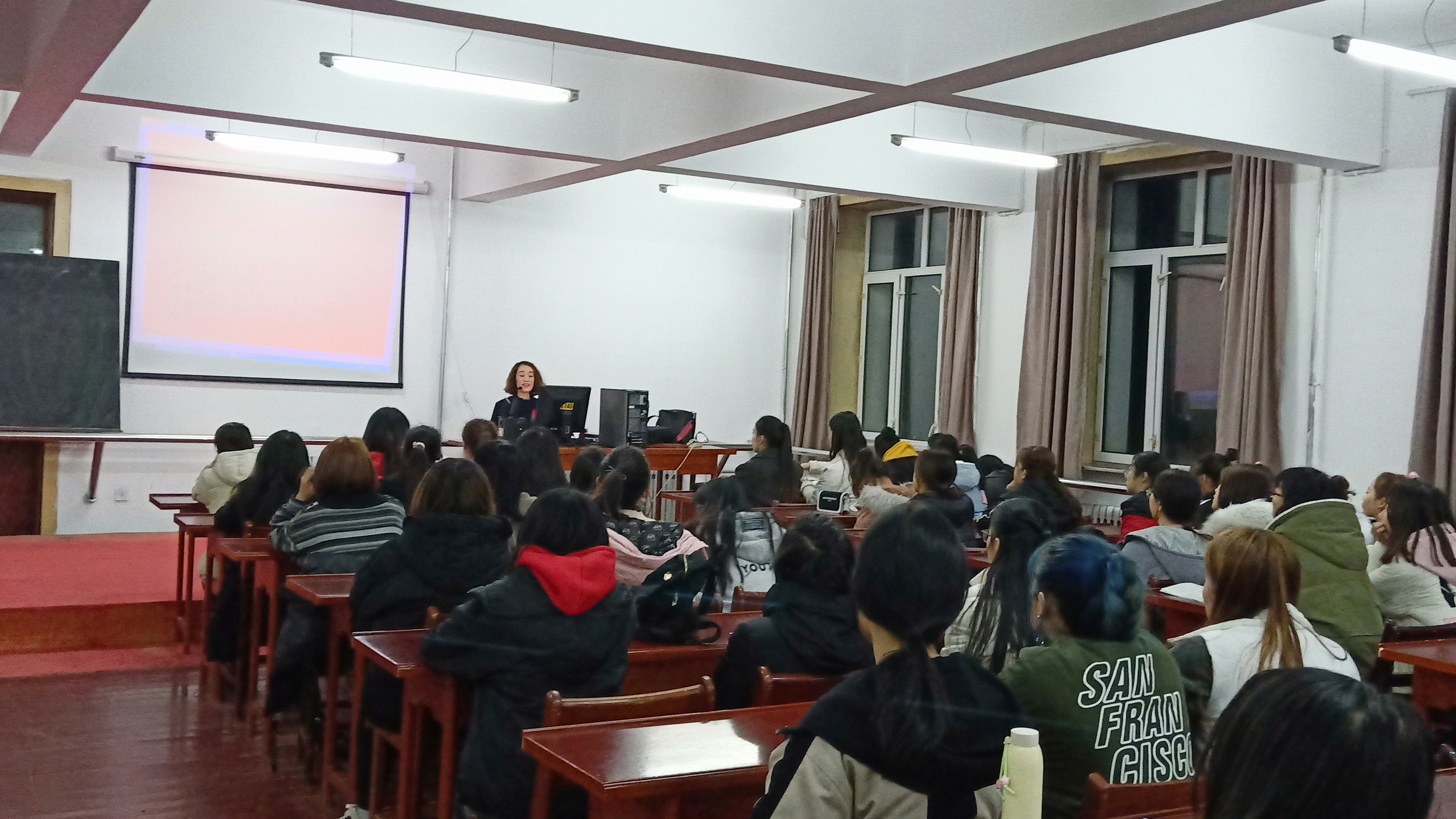 沿著青春足跡__譜寫青春華章