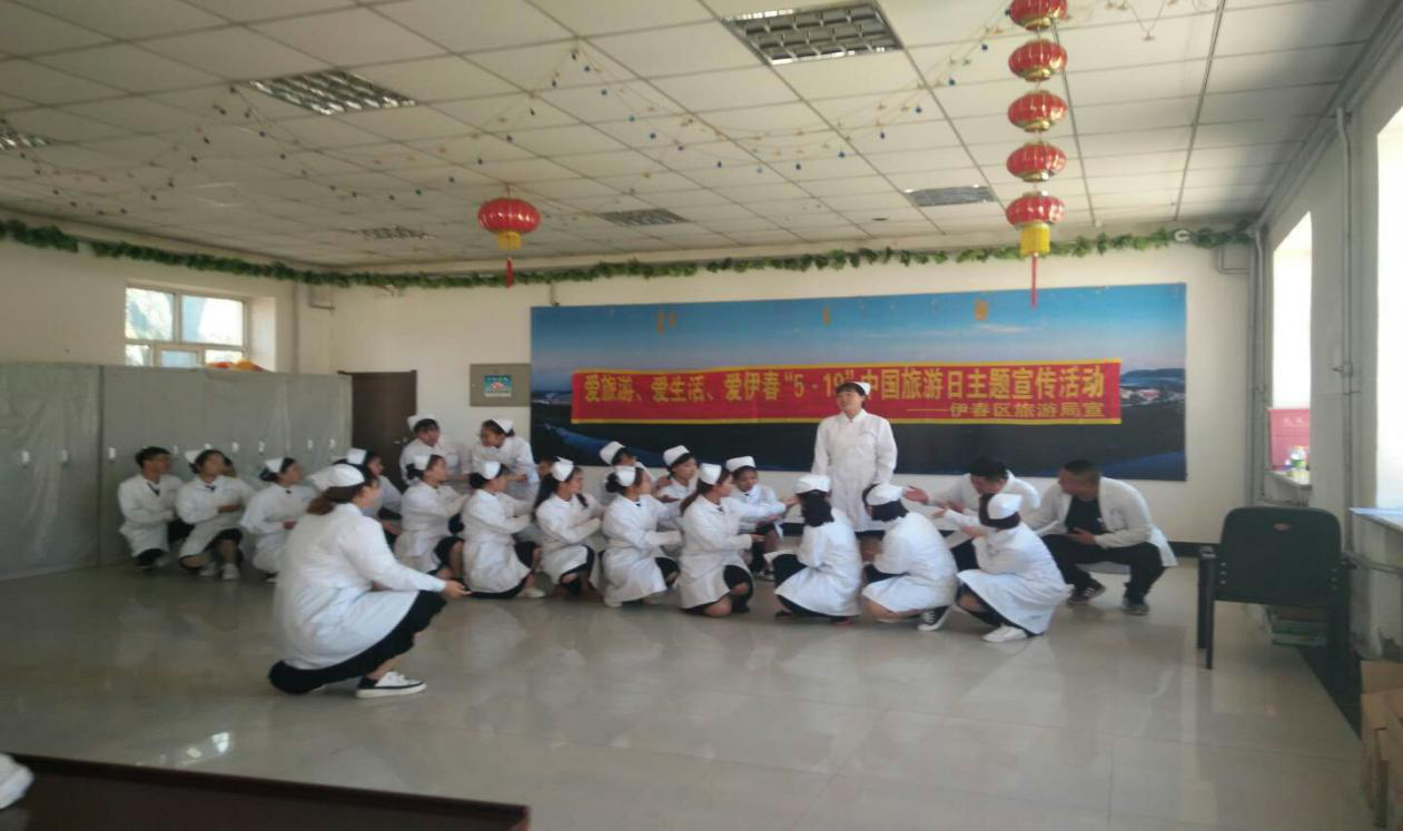 醫(yī)學技術學院涉外護理班開展“用行動給予關懷、用服務獻予愛心”主題公益活動