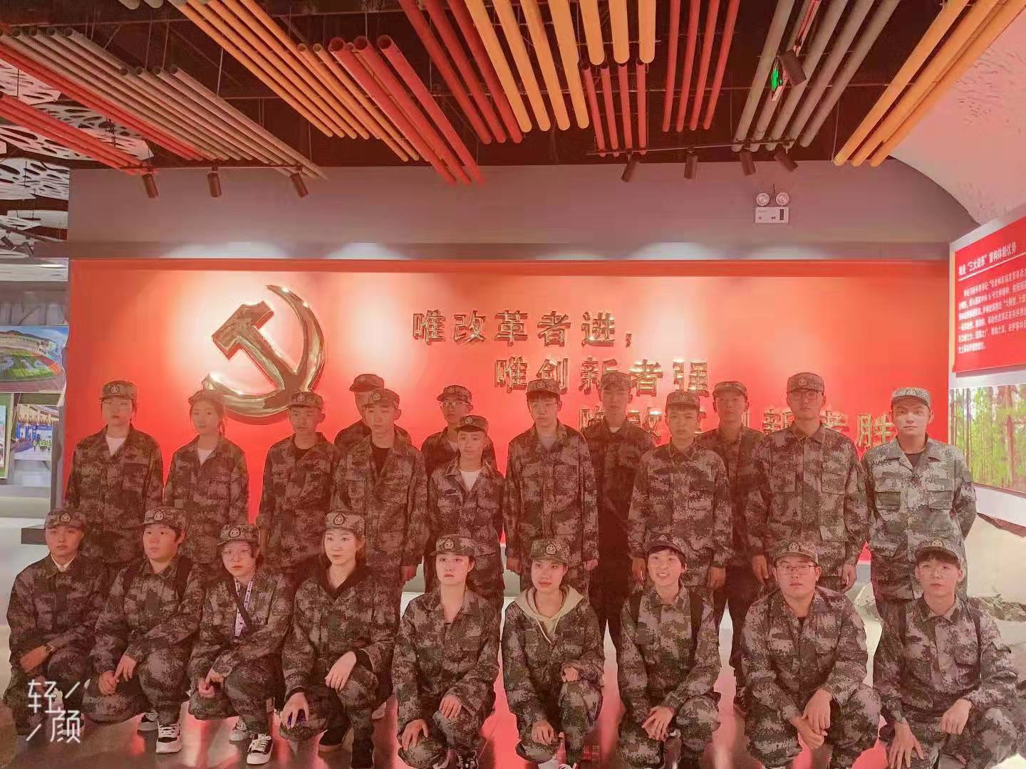 愛上一座城——新生入學(xué)教育第一課