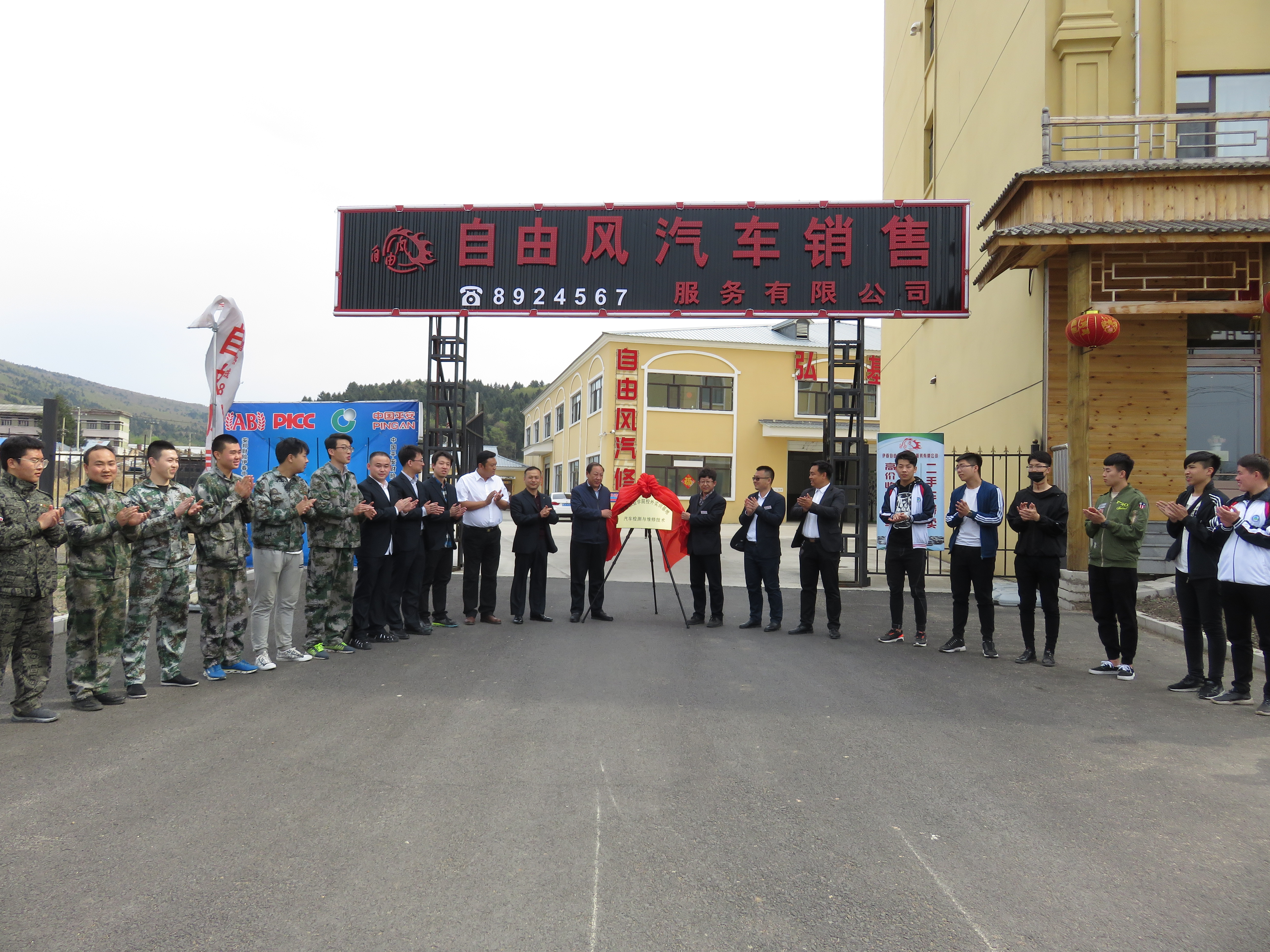工程技術(shù)學(xué)院2018年職業(yè)教育周活動(dòng)周報(bào)道