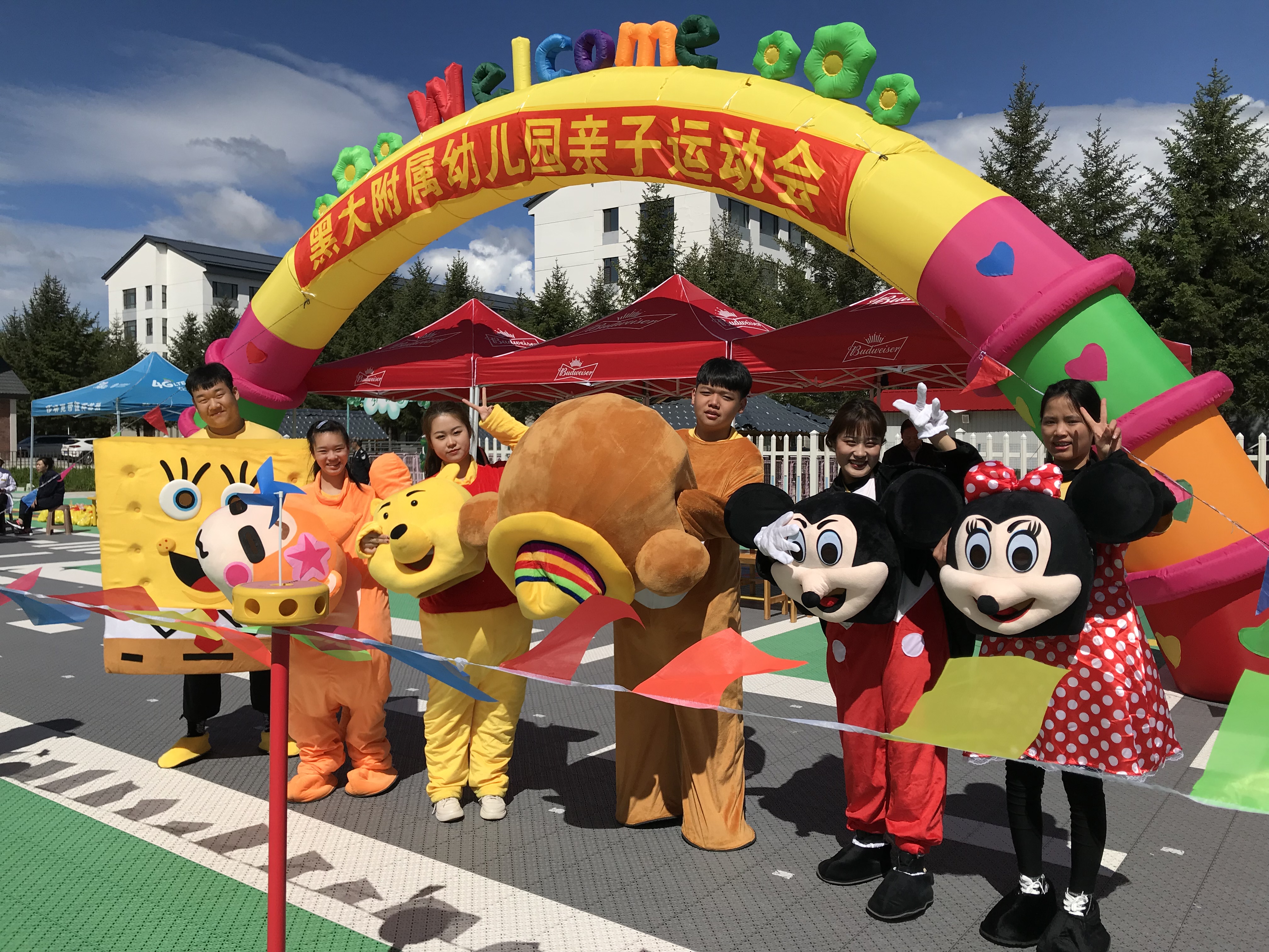 伊春職業(yè)學(xué)院師范學(xué)院參與附屬幼兒園親子運(yùn)動會報道