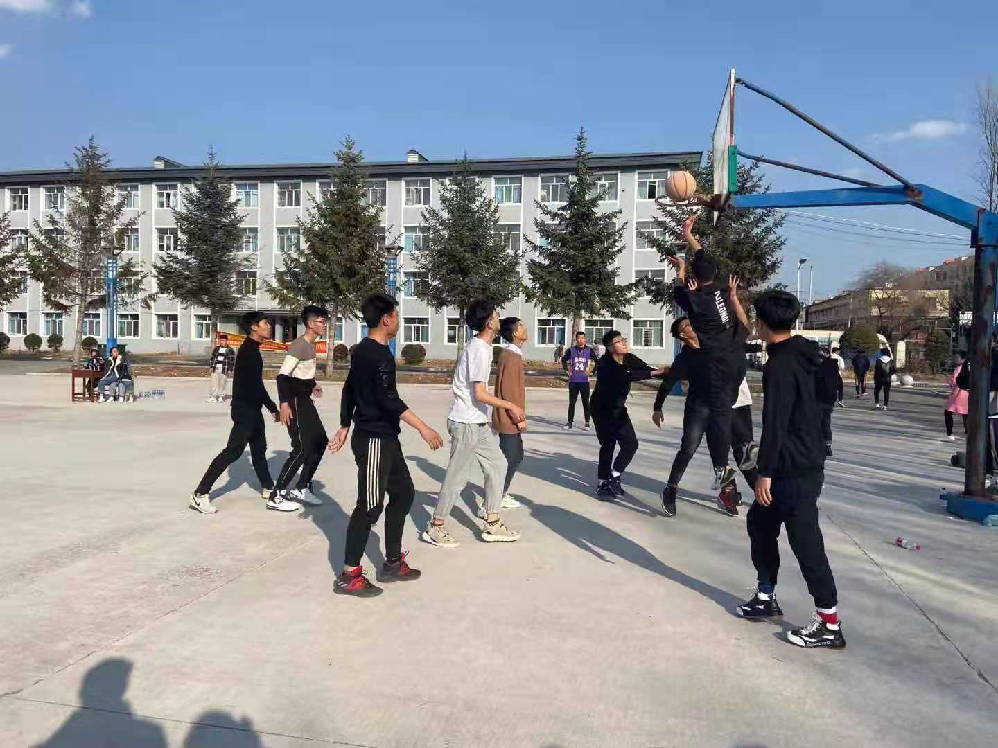 團結(jié)文明展現(xiàn)風采之籃球比賽