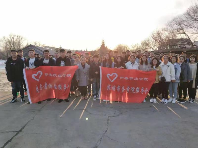 弘揚(yáng)雷鋒精神，快樂(lè)志愿服務(wù)我院積極開(kāi)展學(xué)雷鋒志愿服務(wù)活動(dòng)