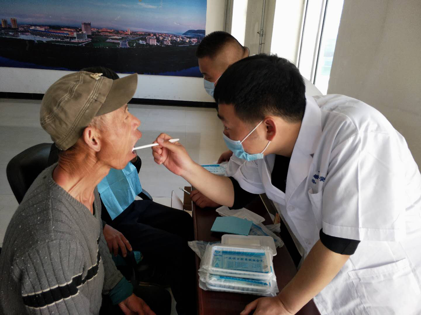 醫(yī)學技術學院涉外護理班開展“用行動給予關懷、用服務獻予愛心”主題公益活動