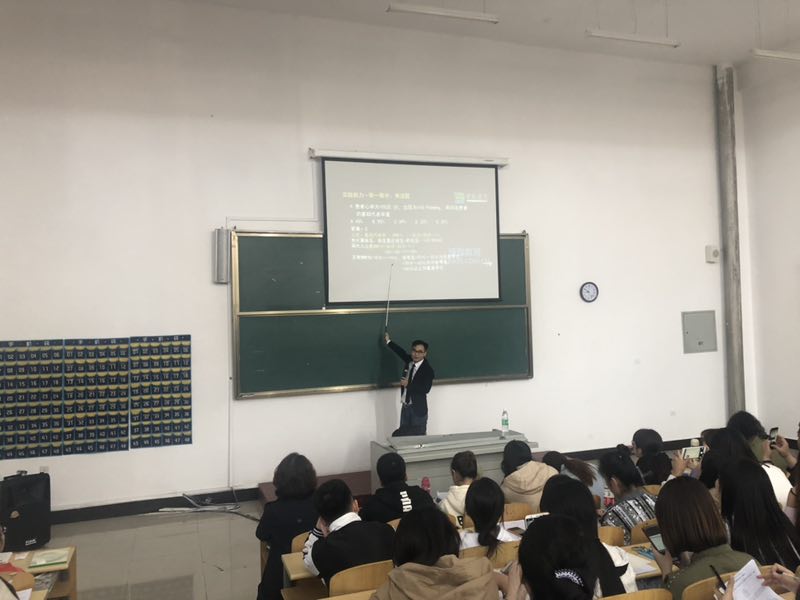 醫(yī)學(xué)技術(shù)學(xué)院邀請護考專家關(guān)永俊為學(xué)生講解護考知識