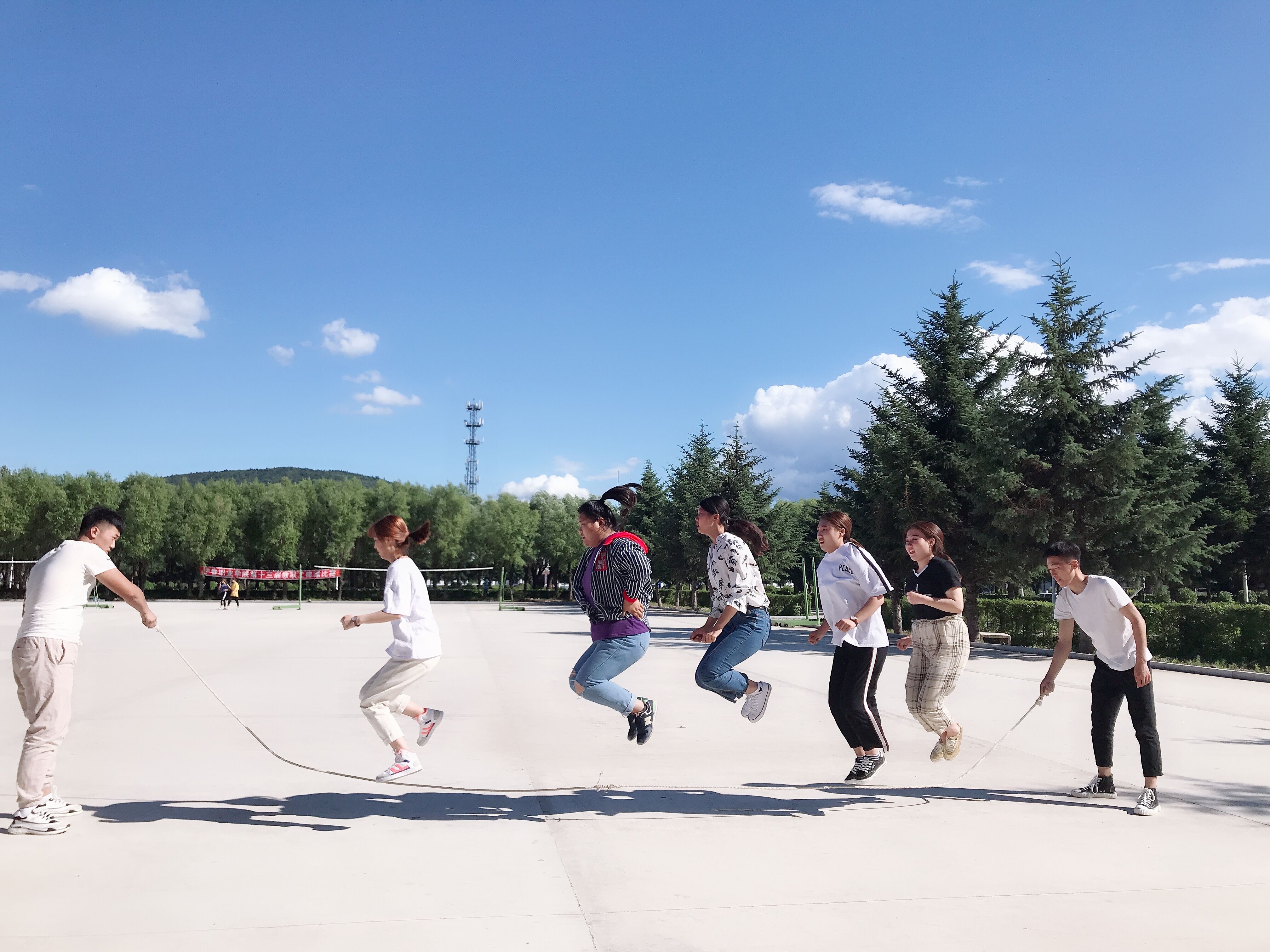 旅游商務(wù)學院舉辦毽球跳繩大賽