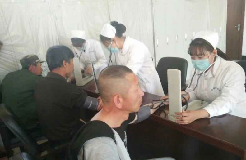 醫(yī)學技術學院涉外護理班開展“用行動給予關懷、用服務獻予愛心”主題公益活動