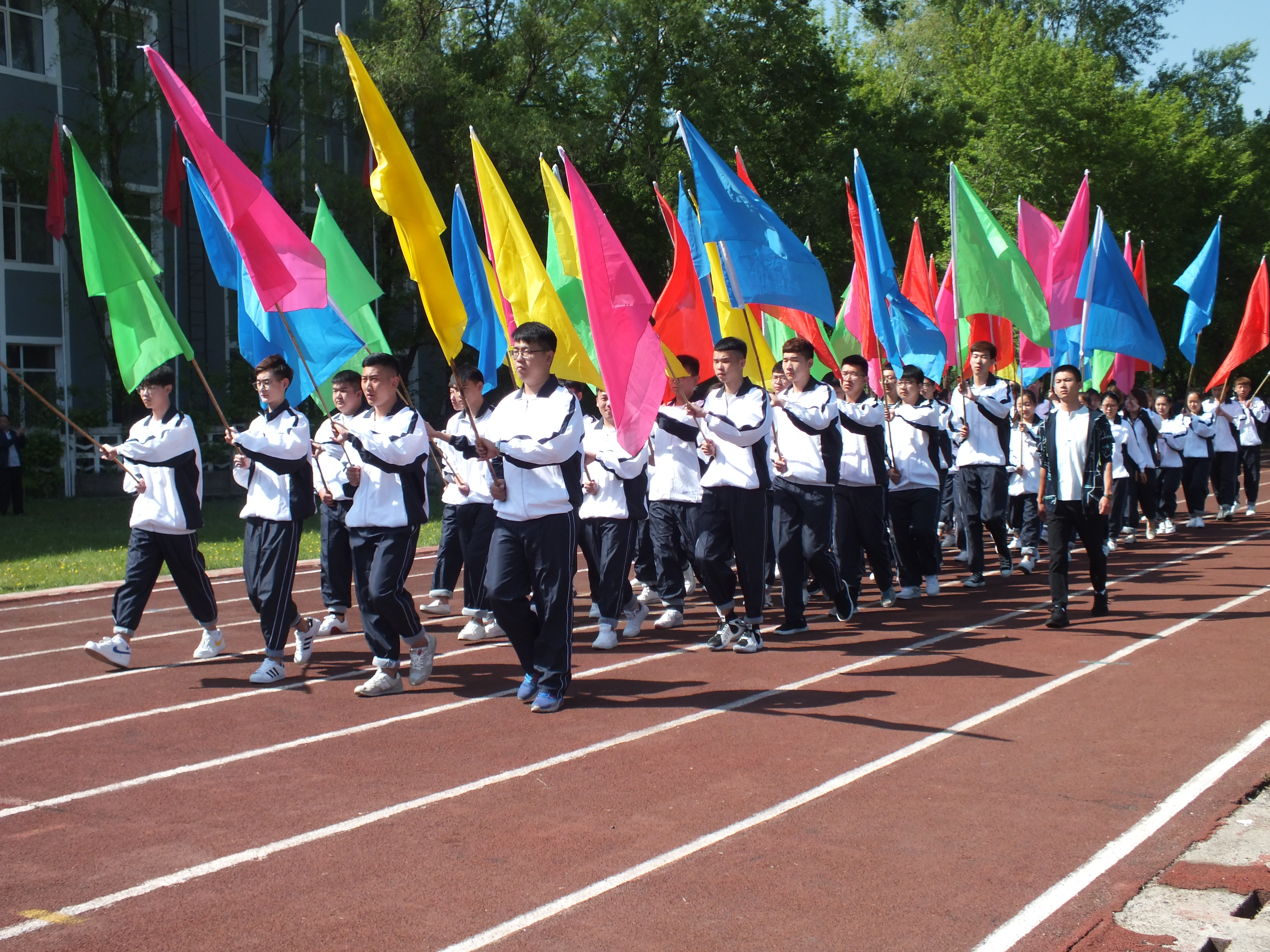 伊春職業(yè)學(xué)院成功舉辦第十二屆運動會