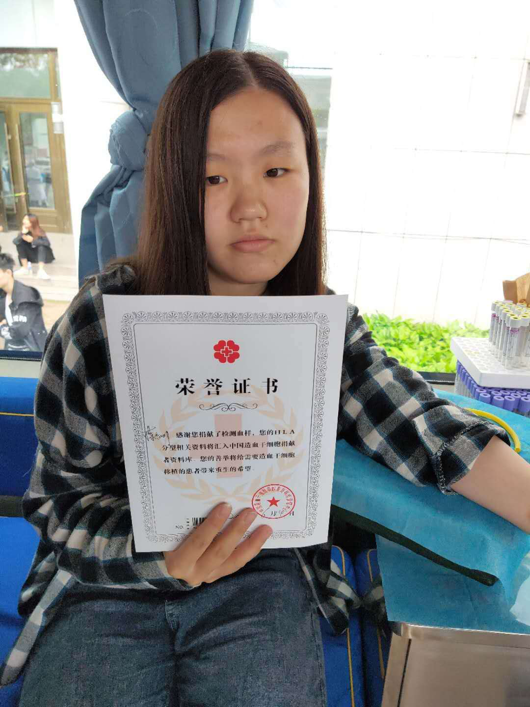 愛心凝聚力量_奉獻(xiàn)鑄就青春