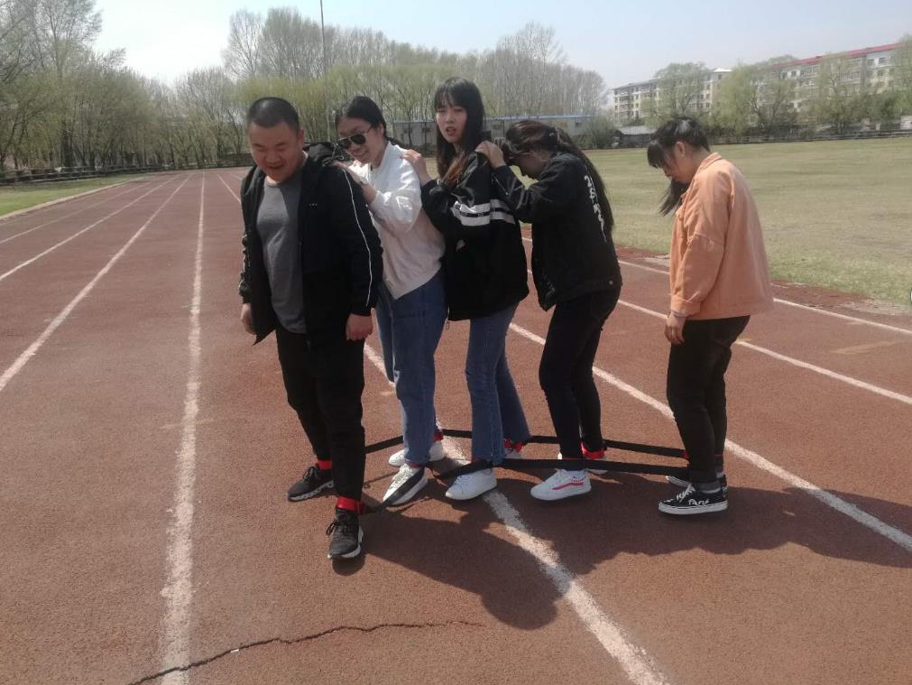 計(jì)算機(jī)應(yīng)用技術(shù)學(xué)院心理拓展訓(xùn)練