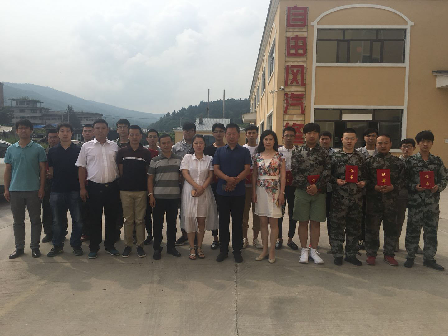 學(xué)徒制&nbsp;新里程——2016級汽修學(xué)生圓滿畢業(yè)