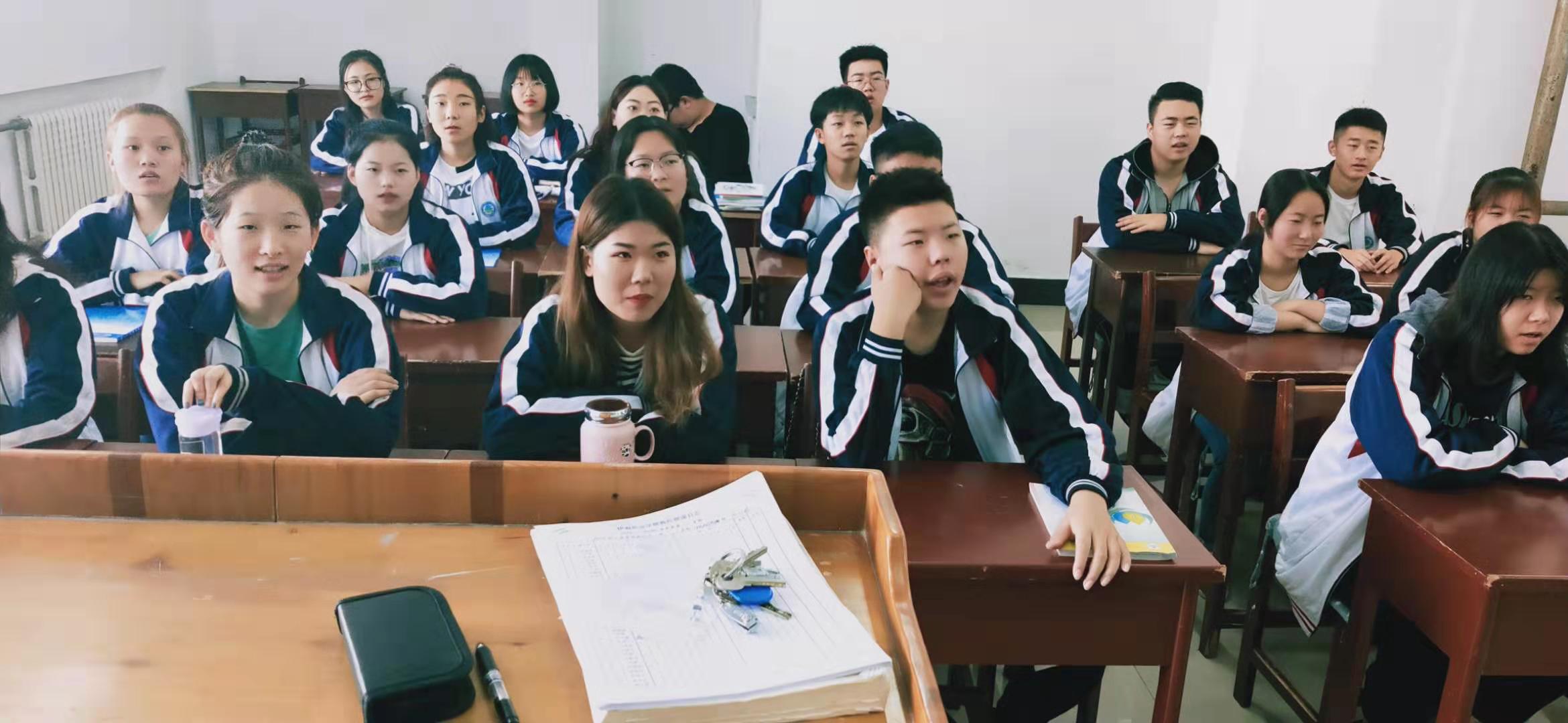 醫(yī)學(xué)院課前一支紅歌_歌唱偉大的祖國