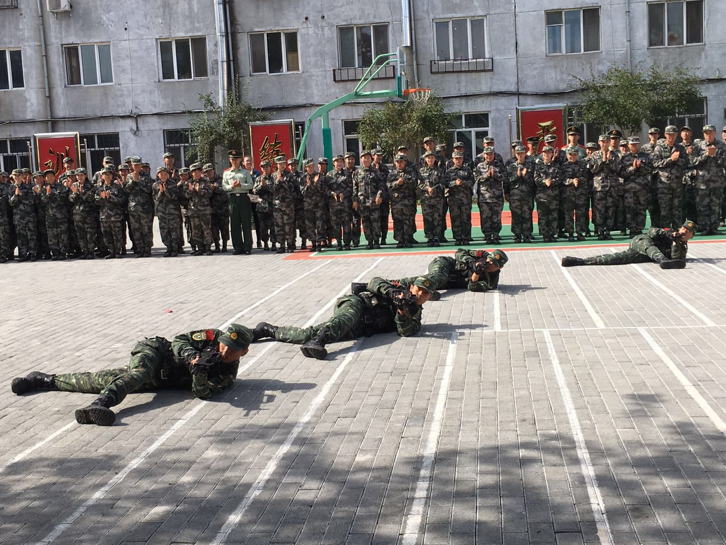 全民國防教育日_我校學(xué)子走進(jìn)軍營接受國防教育