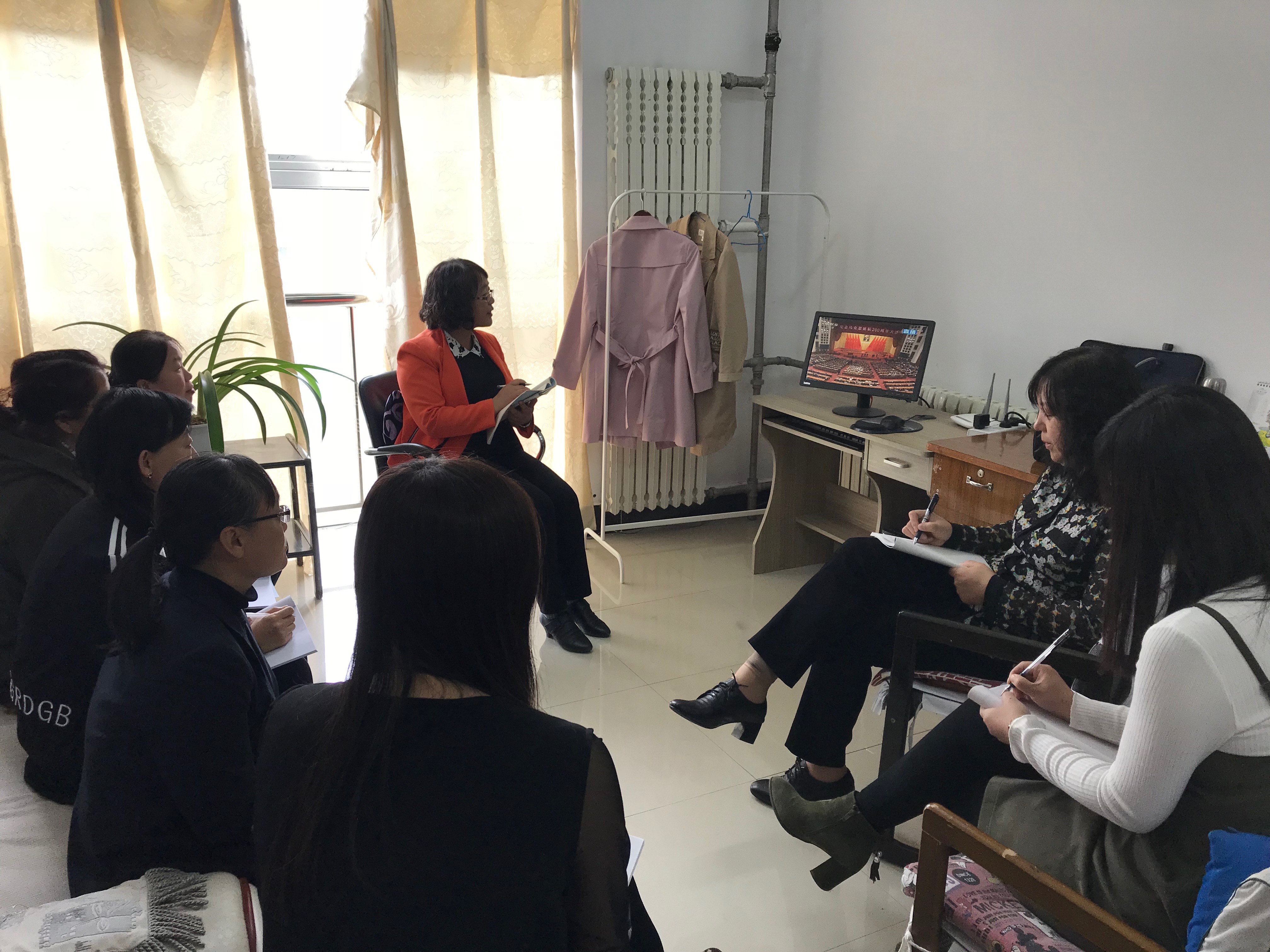 伊春職業(yè)學(xué)院師生觀看紀(jì)念馬克思誕辰200周年大會(huì)直播