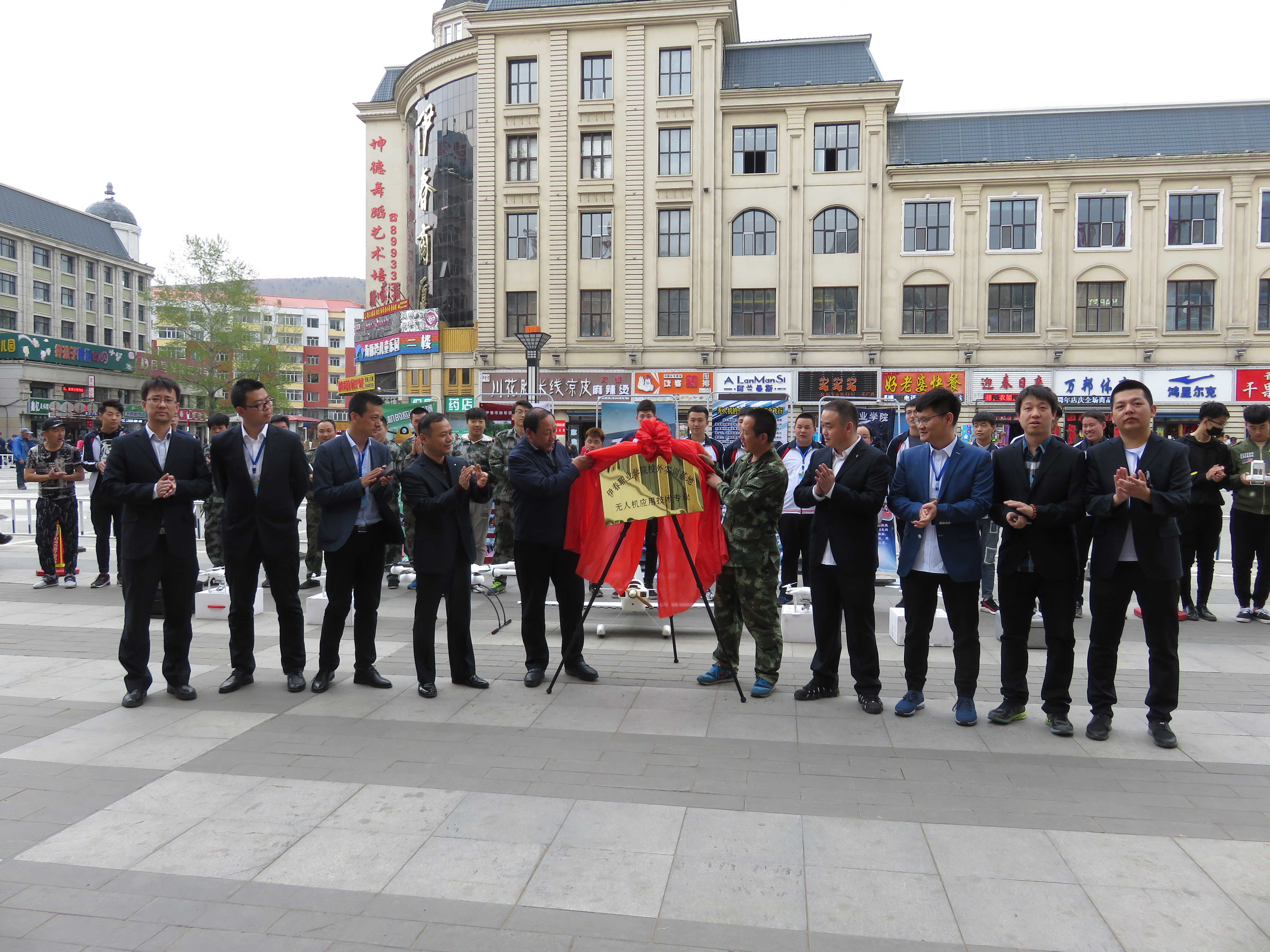 工程技術(shù)學(xué)院2018年職業(yè)教育周活動(dòng)周報(bào)道