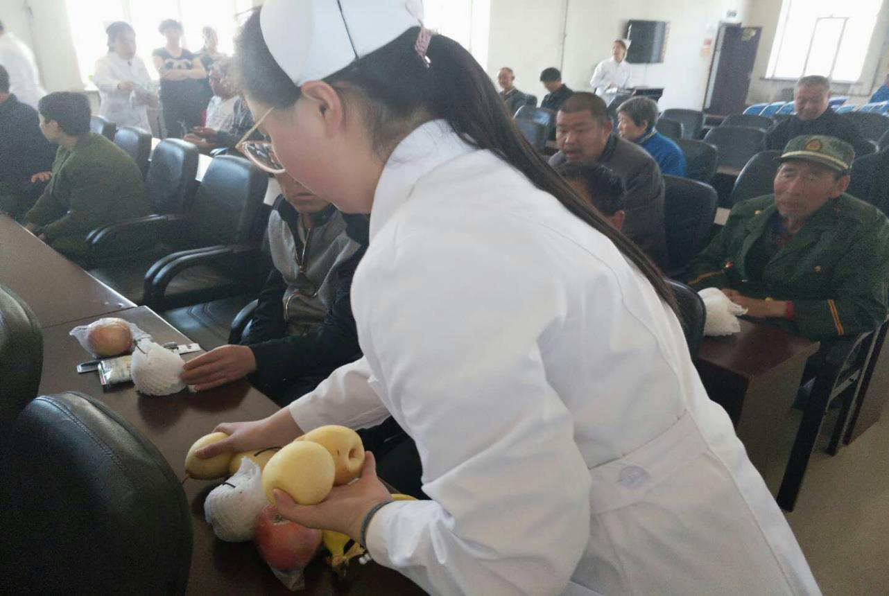 醫(yī)學技術學院涉外護理班開展“用行動給予關懷、用服務獻予愛心”主題公益活動