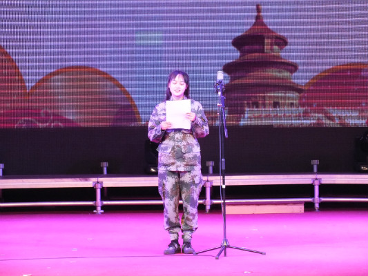 伊春職業(yè)學(xué)院舉行2018年開學(xué)典禮暨慶國(guó)慶迎新生文藝演出