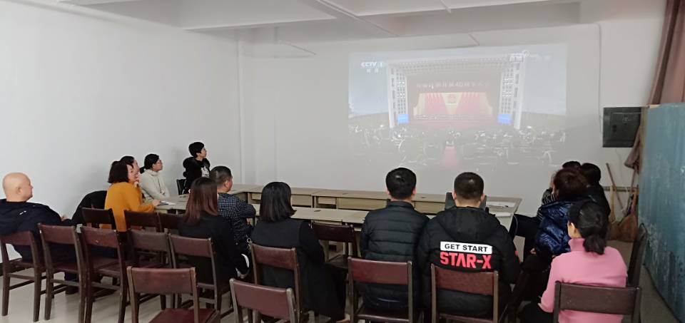 伊春職業(yè)學(xué)院師生收看慶祝改革開放40周年大會直播