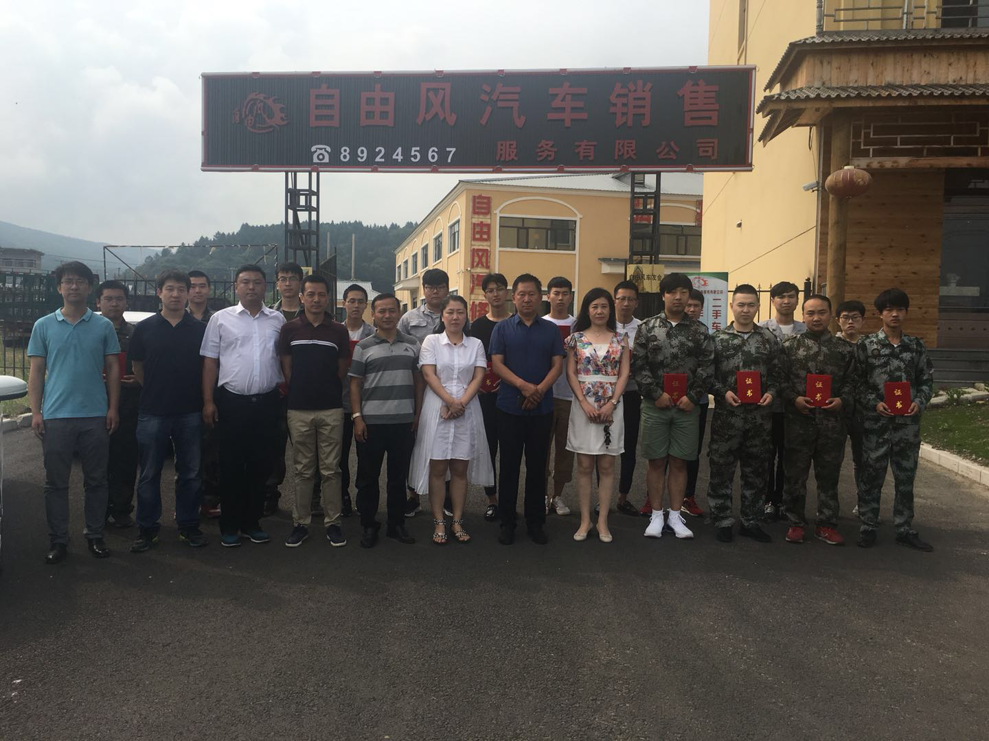 學(xué)徒制&nbsp;新里程——2016級汽修學(xué)生圓滿畢業(yè)