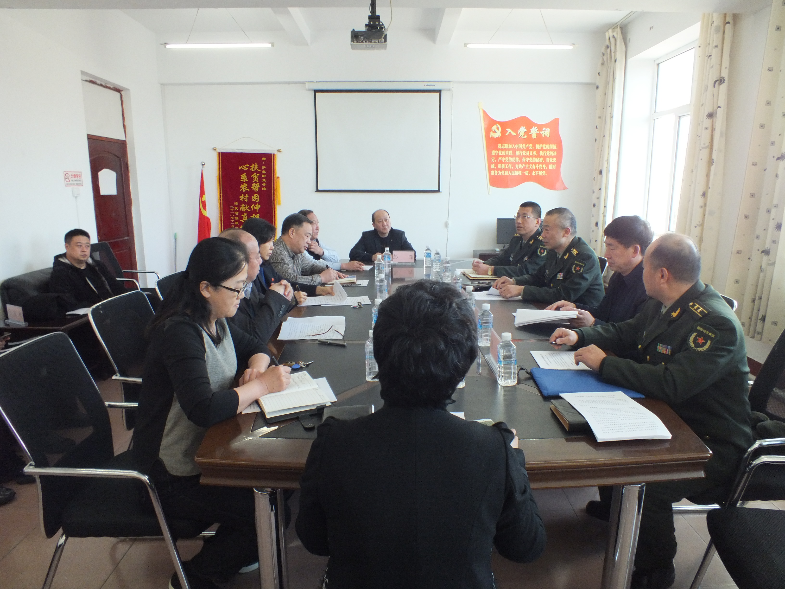 市國(guó)防教育調(diào)研組赴伊春職業(yè)學(xué)院調(diào)研指導(dǎo)工作