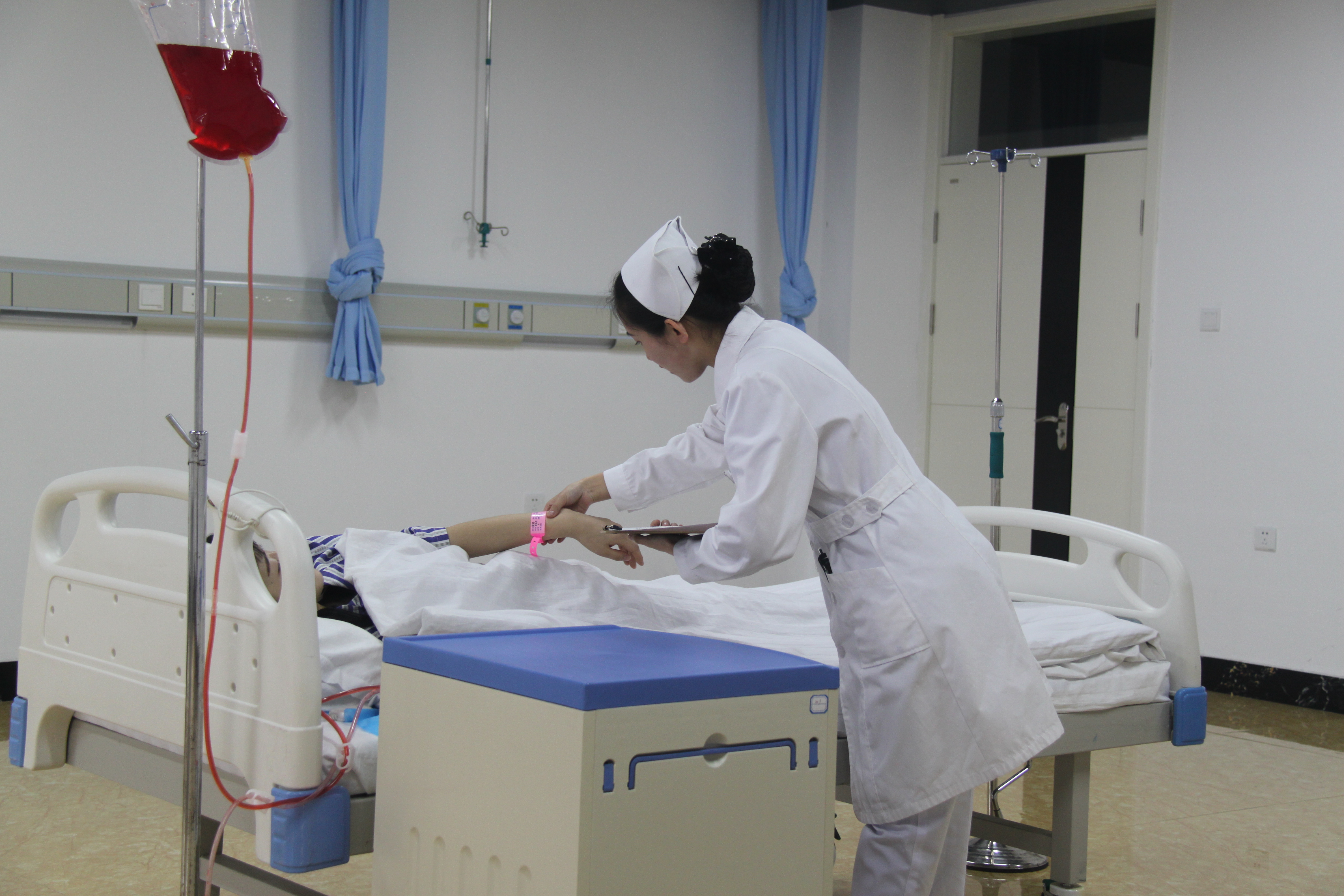 醫(yī)學(xué)技術(shù)學(xué)院舉辦護(hù)理技能大賽