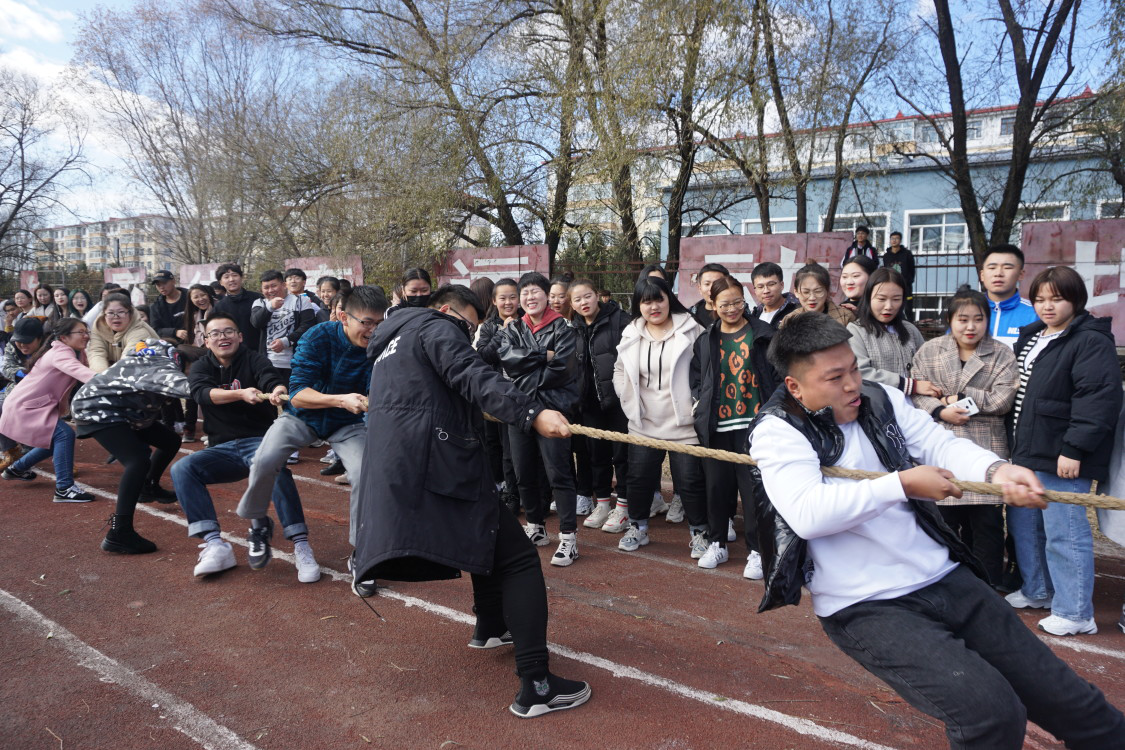 凝心聚力揚(yáng)風(fēng)采_拔河比賽