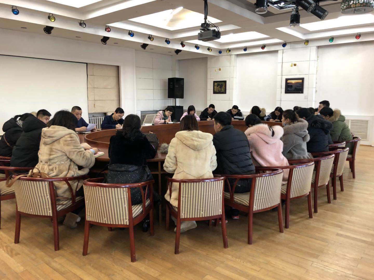 學(xué)生資助管理中心組織召開“進(jìn)一步解放思想、推動(dòng)學(xué)生資助工作高質(zhì)量發(fā)展討論會(huì)”