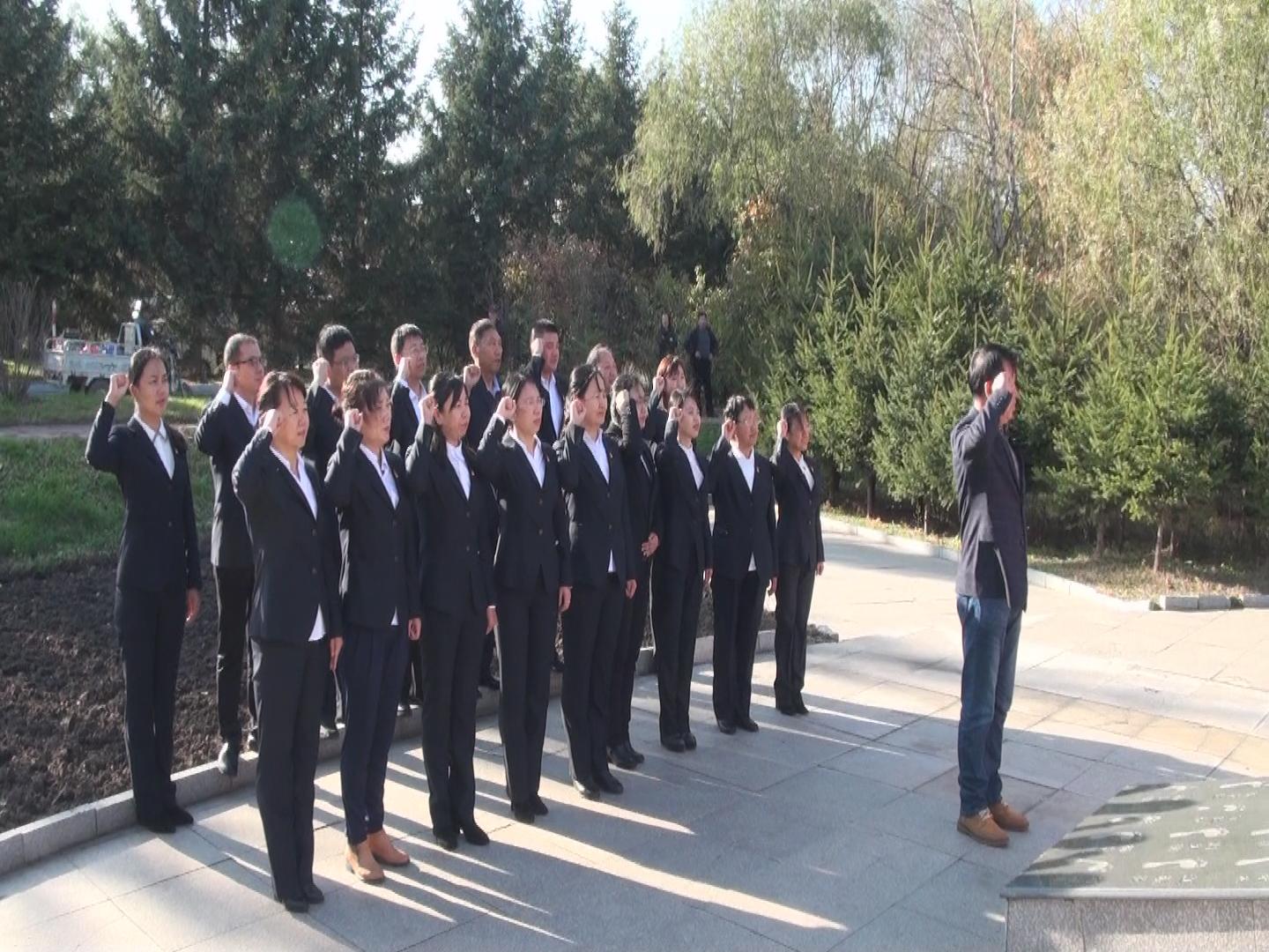 旅游商務(wù)學(xué)院黨支部組織開展“不忘初心_牢記使命”主題教育實踐活動