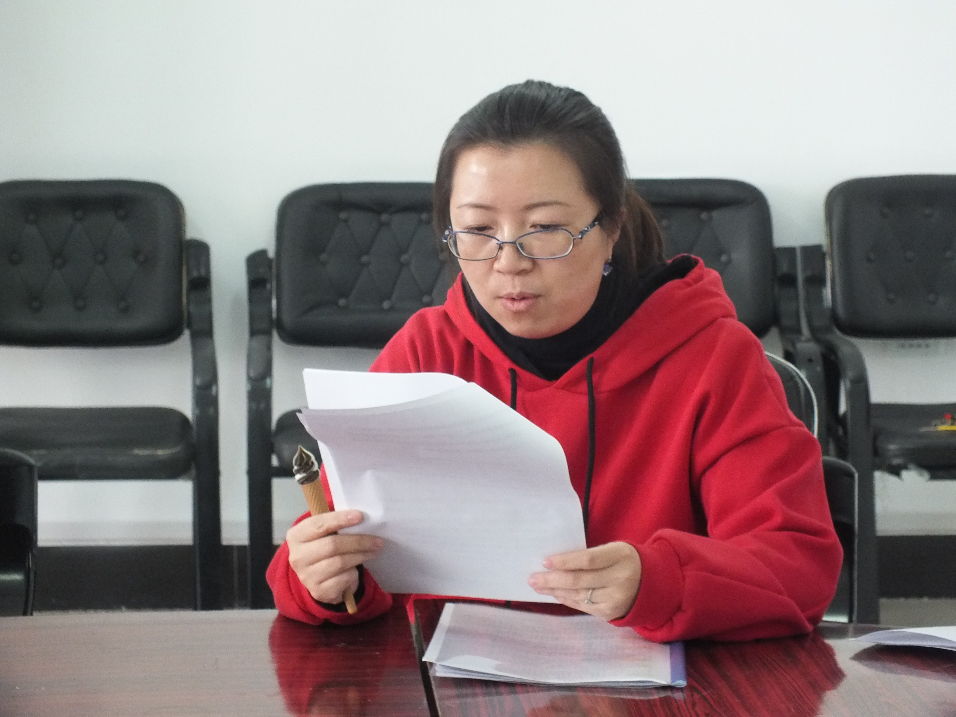 公共教育學(xué)院召開思想政治理論教育座談會(huì)