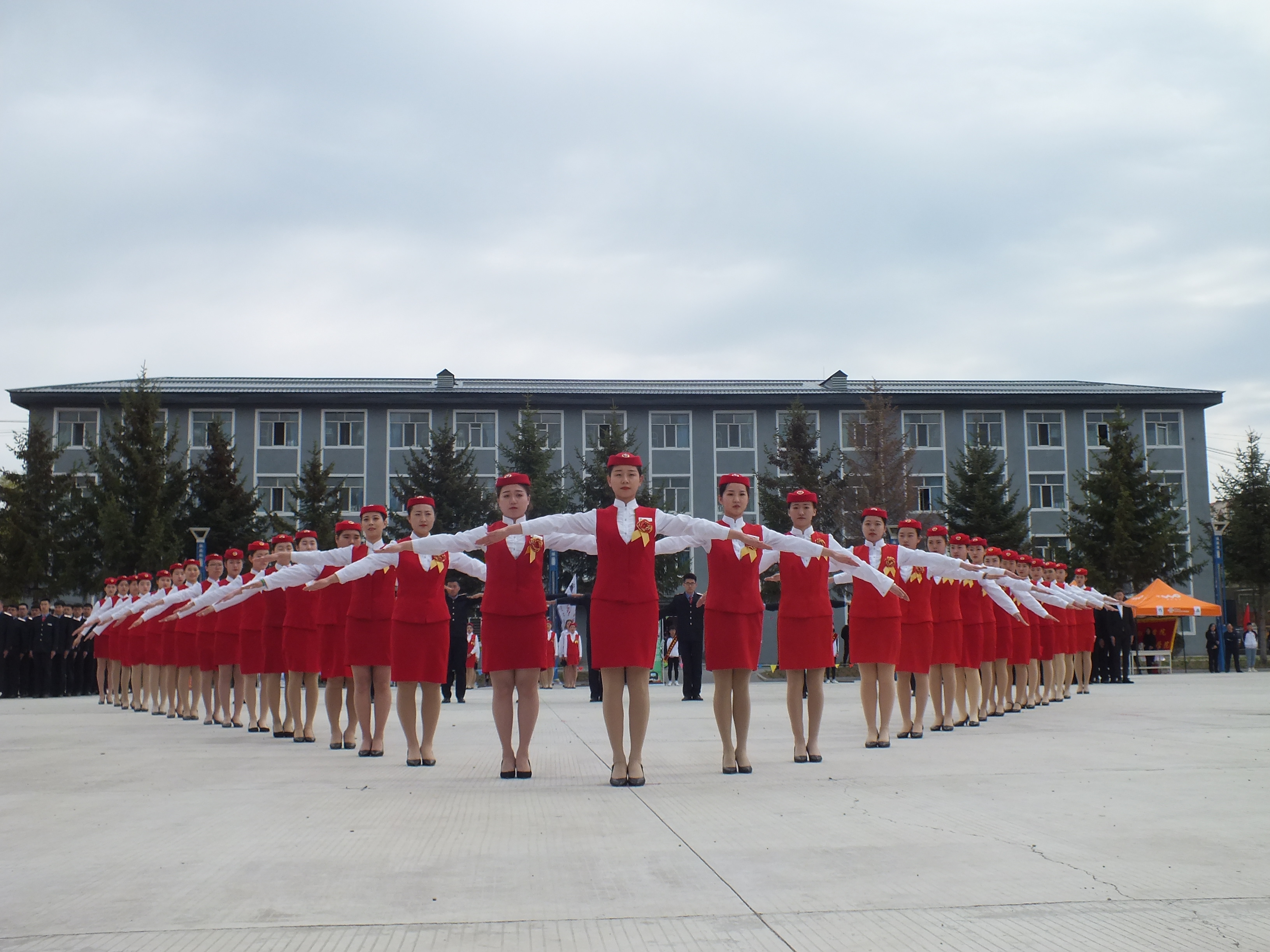 伊春職業(yè)學(xué)院2019年職業(yè)教育活動(dòng)周首屆“校園開放日”隆重開幕