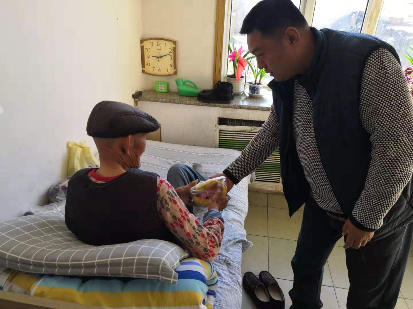 金秋十月林都寒_工程慰問暖人心