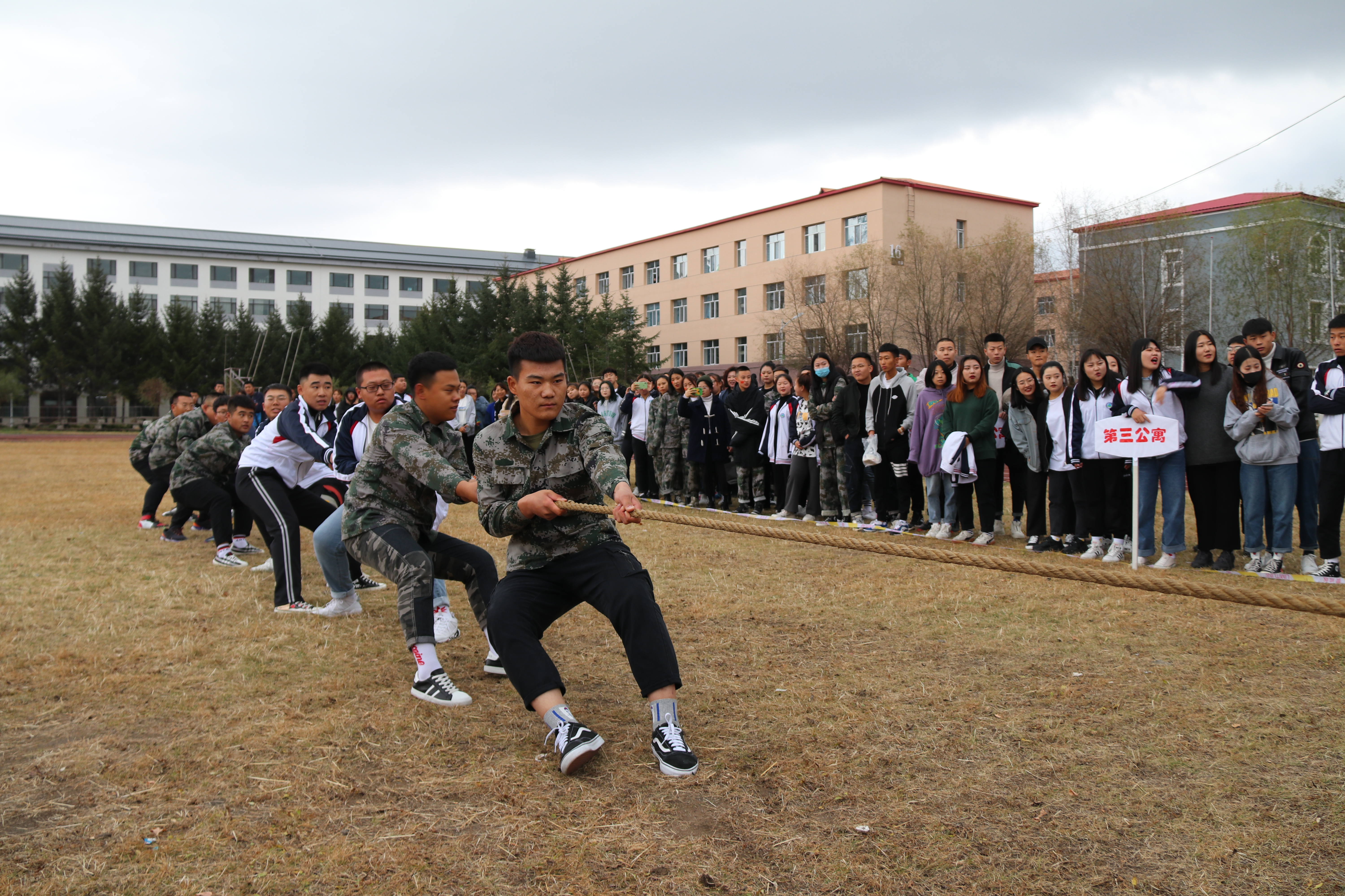 第五屆公寓文化節(jié)‖凝心聚力——拔河比賽