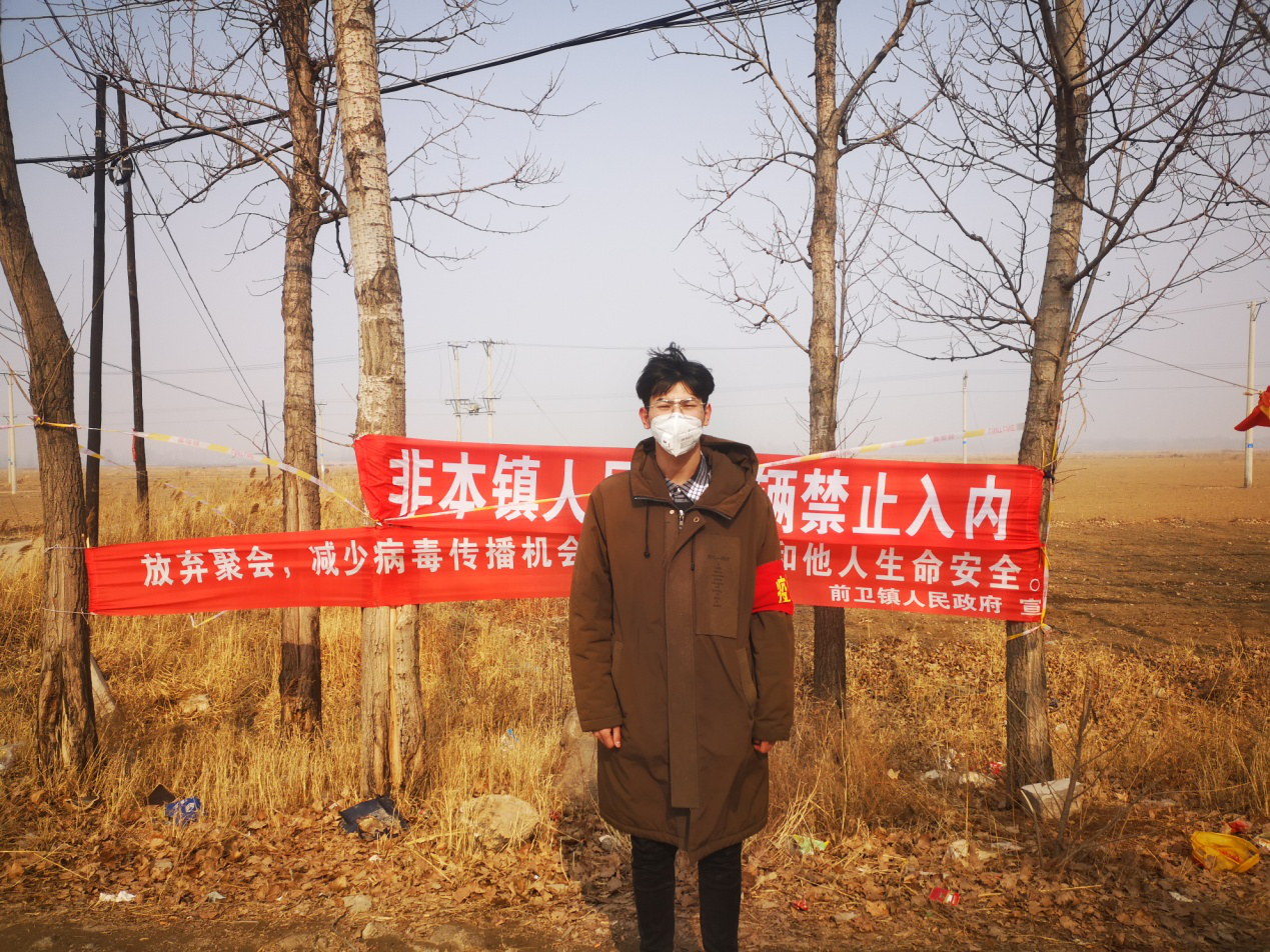 大學(xué)生志愿者勇?lián)?dāng)__為疫情防控貢獻(xiàn)青春力量