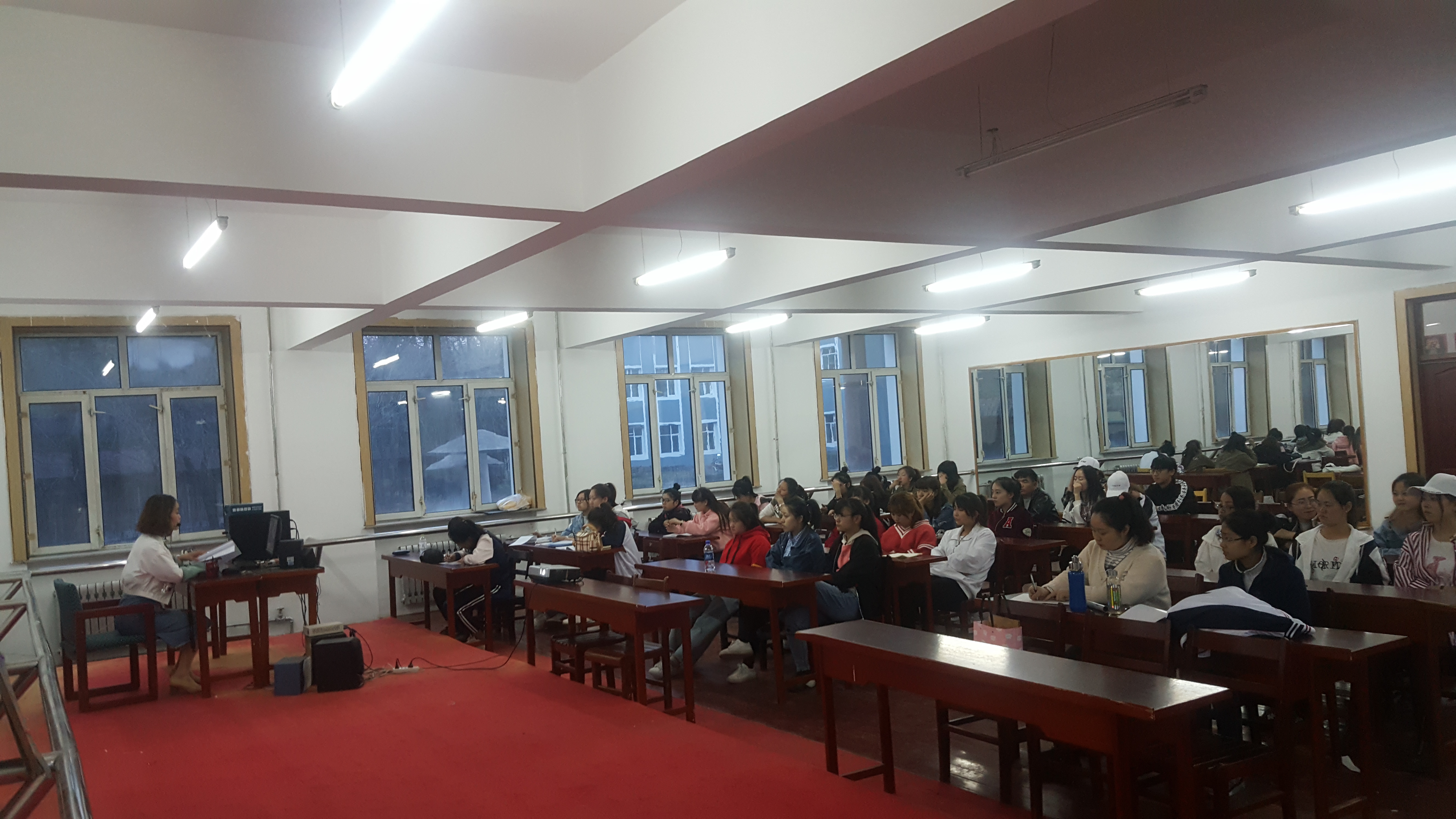 師范教育學(xué)院掀起學(xué)習(xí)習(xí)近平總書記北大講話熱潮