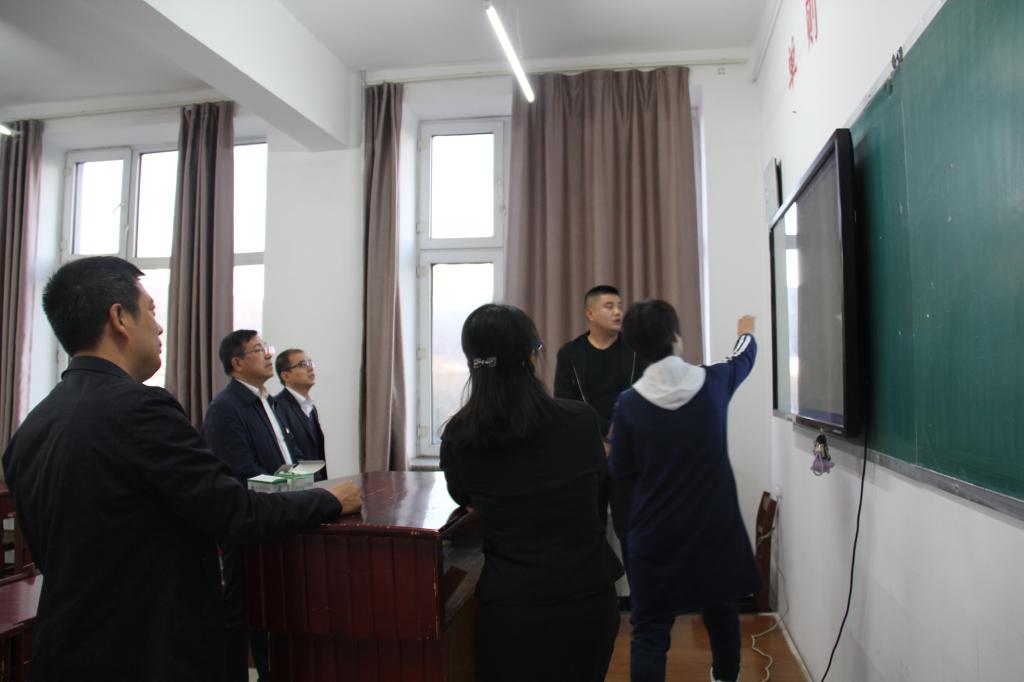 麻昌杰書(shū)記到旅游商務(wù)學(xué)院調(diào)研指導(dǎo)工作