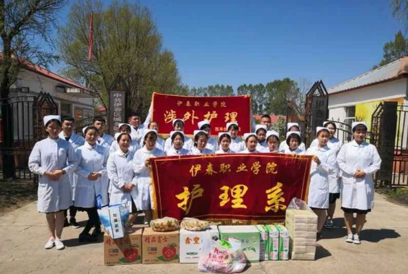 醫(yī)學技術學院涉外護理班開展“用行動給予關懷、用服務獻予愛心”主題公益活動