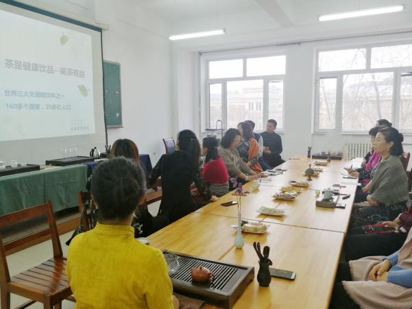 提高職業(yè)素養(yǎng)，打造職業(yè)形象——旅游商務(wù)學(xué)院積極開(kāi)展校內(nèi)分享課