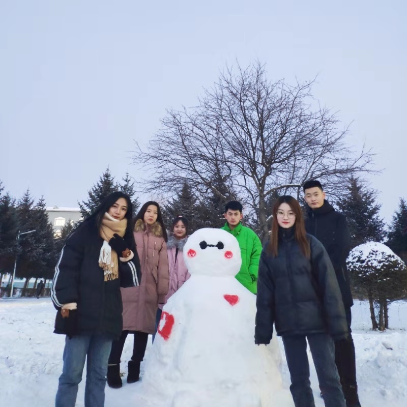 冰雪校園_歡樂你我----醫(yī)學(xué)技術(shù)學(xué)院雪雕大賽