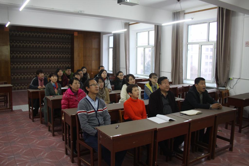 計算機學院政治學習課觀看《榜樣》