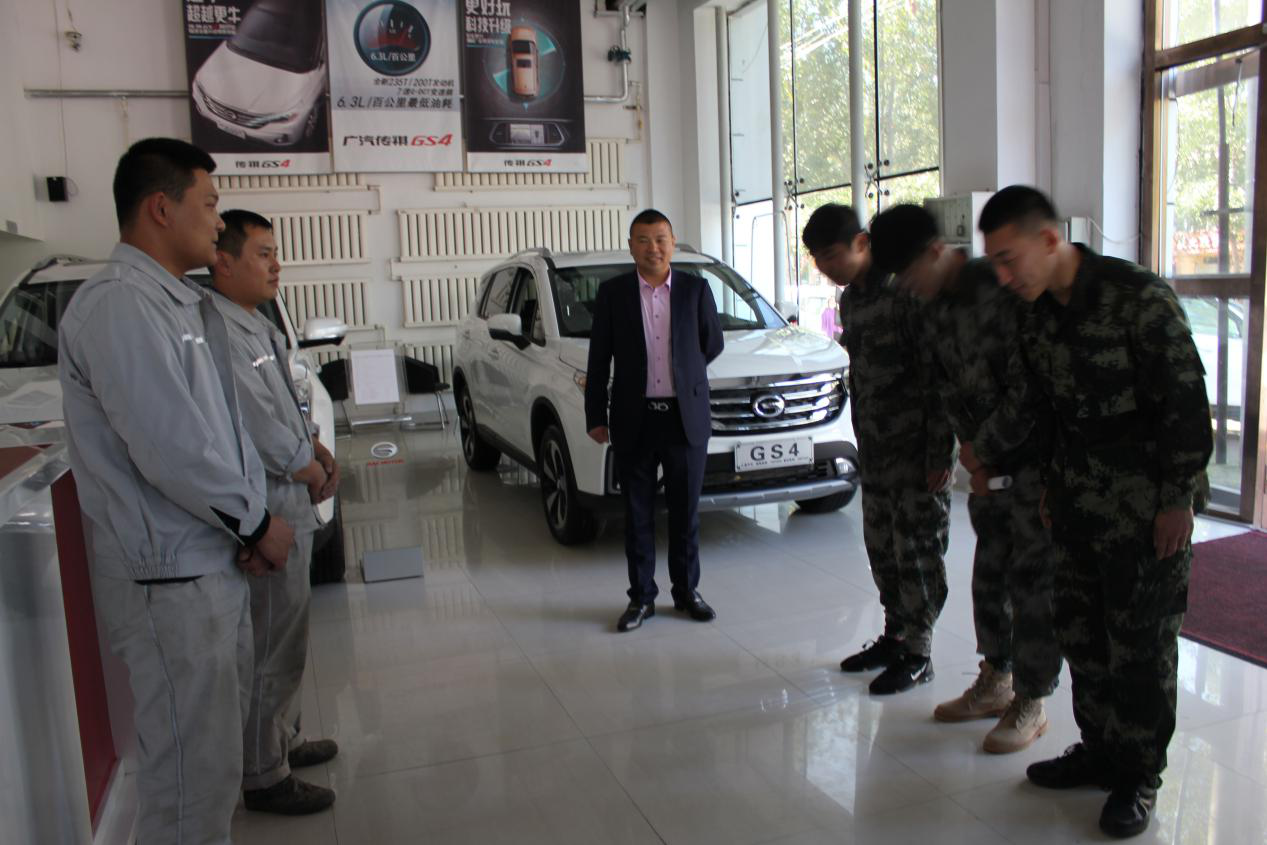 工程技術(shù)學(xué)院舉行17級(jí)汽修專(zhuān)業(yè)現(xiàn)代學(xué)徒制拜師儀式