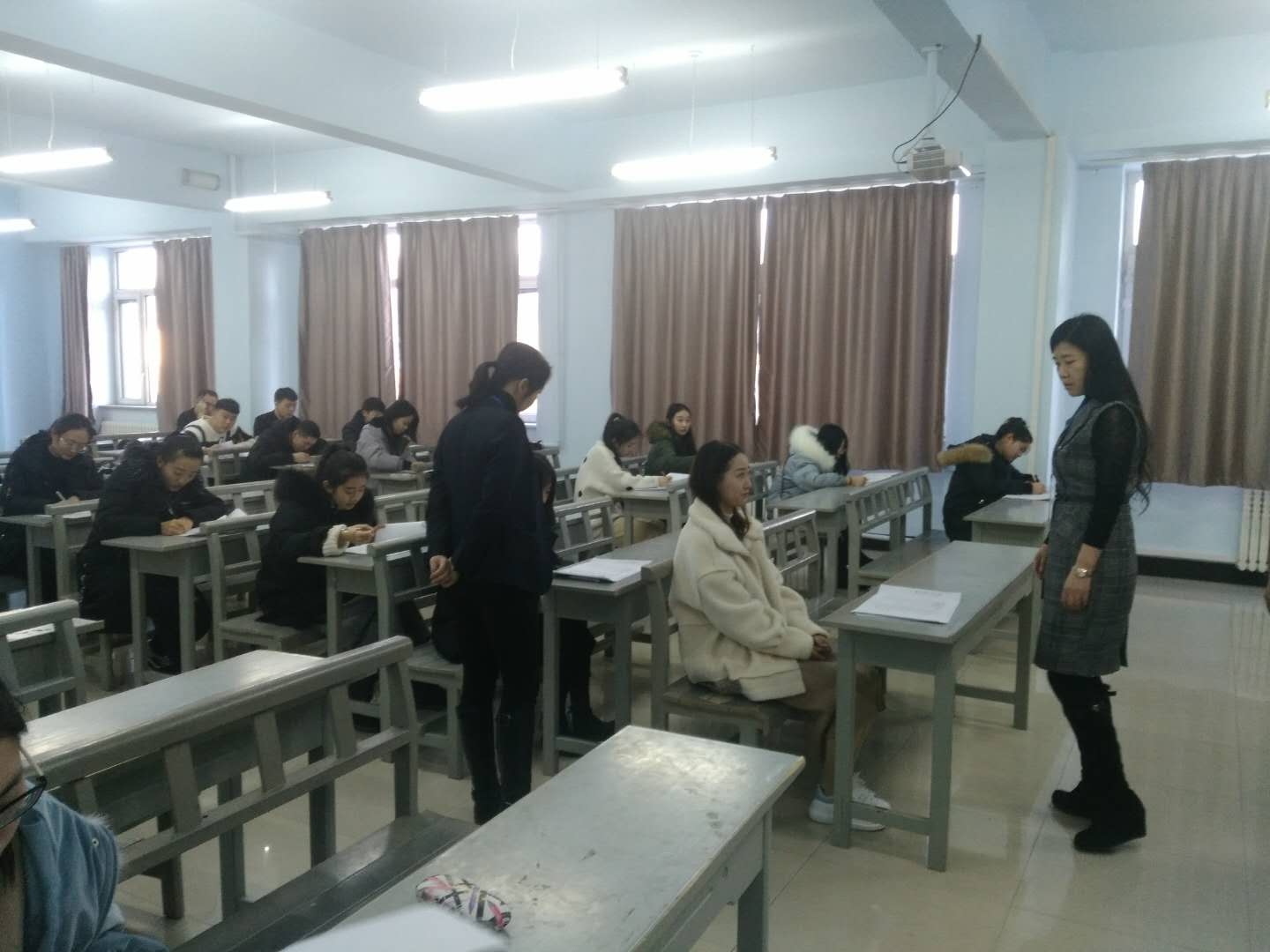 學院圓滿完成期末考試工作