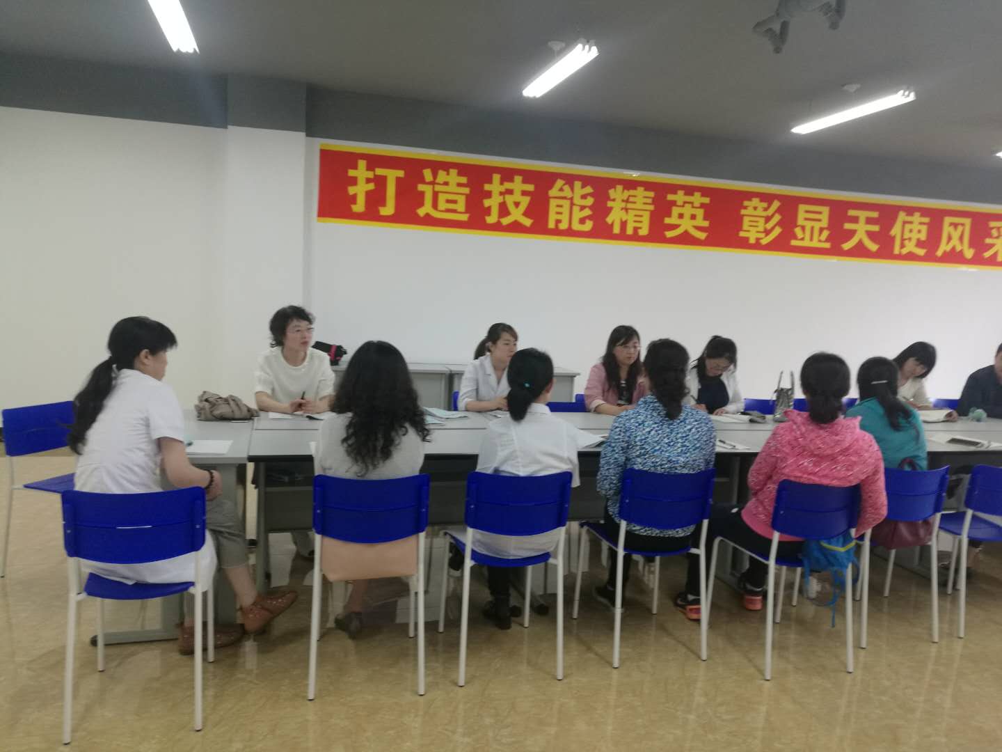 醫(yī)學(xué)技術(shù)學(xué)院開展期末聽評課活動