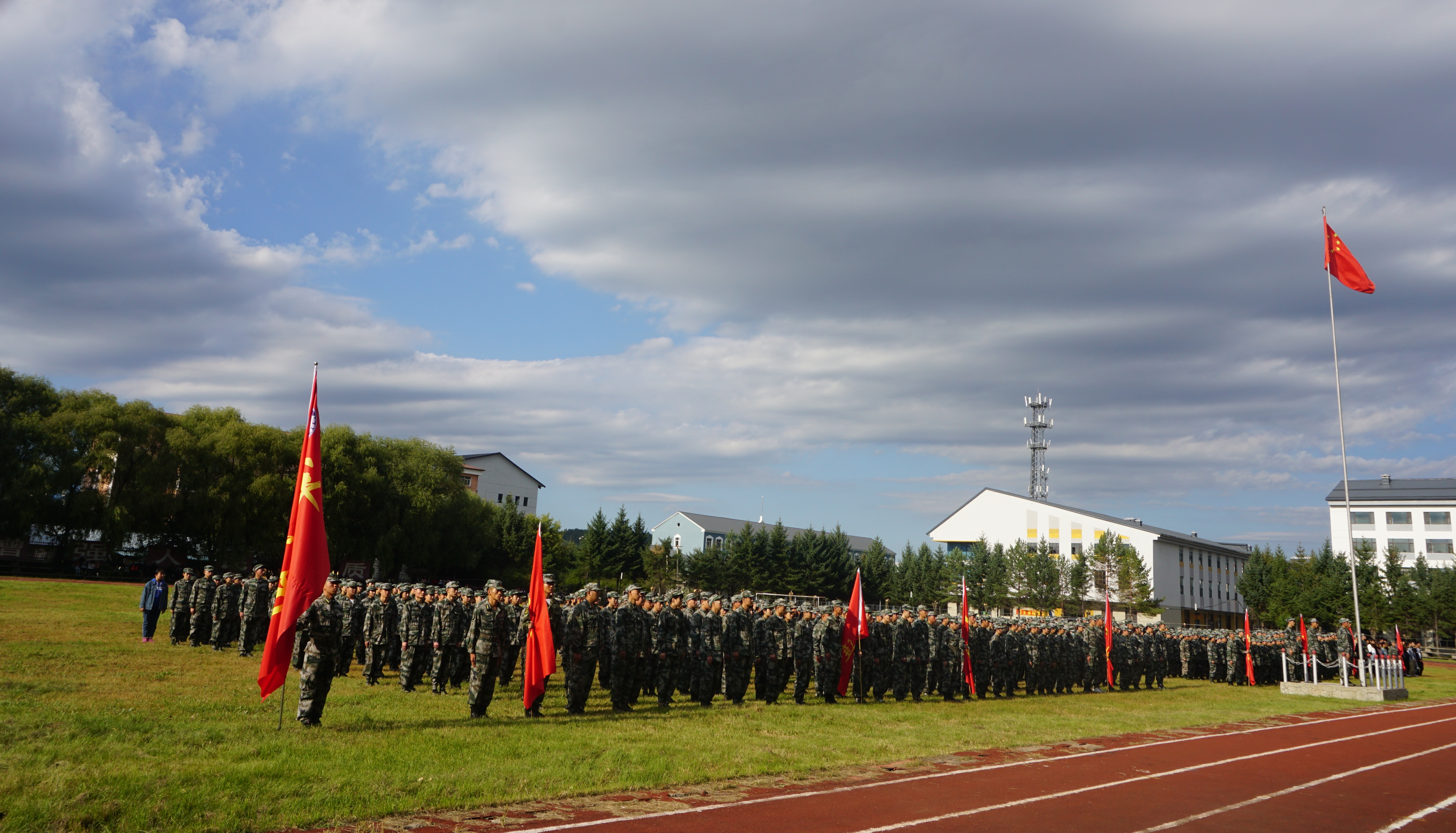 我校舉行2018級(jí)新生軍訓(xùn)動(dòng)員大會(huì)