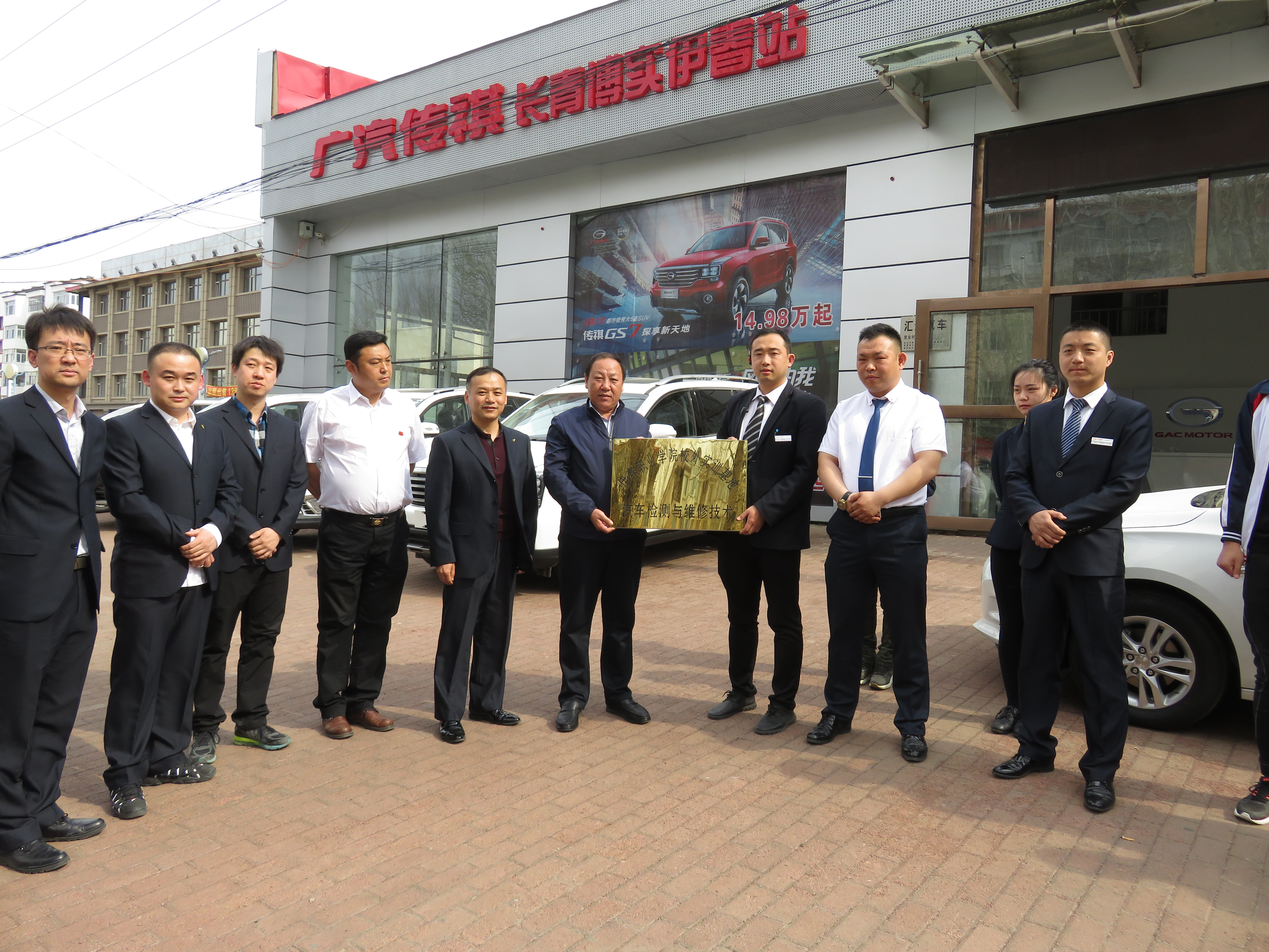 工程技術(shù)學(xué)院2018年職業(yè)教育周活動(dòng)周報(bào)道